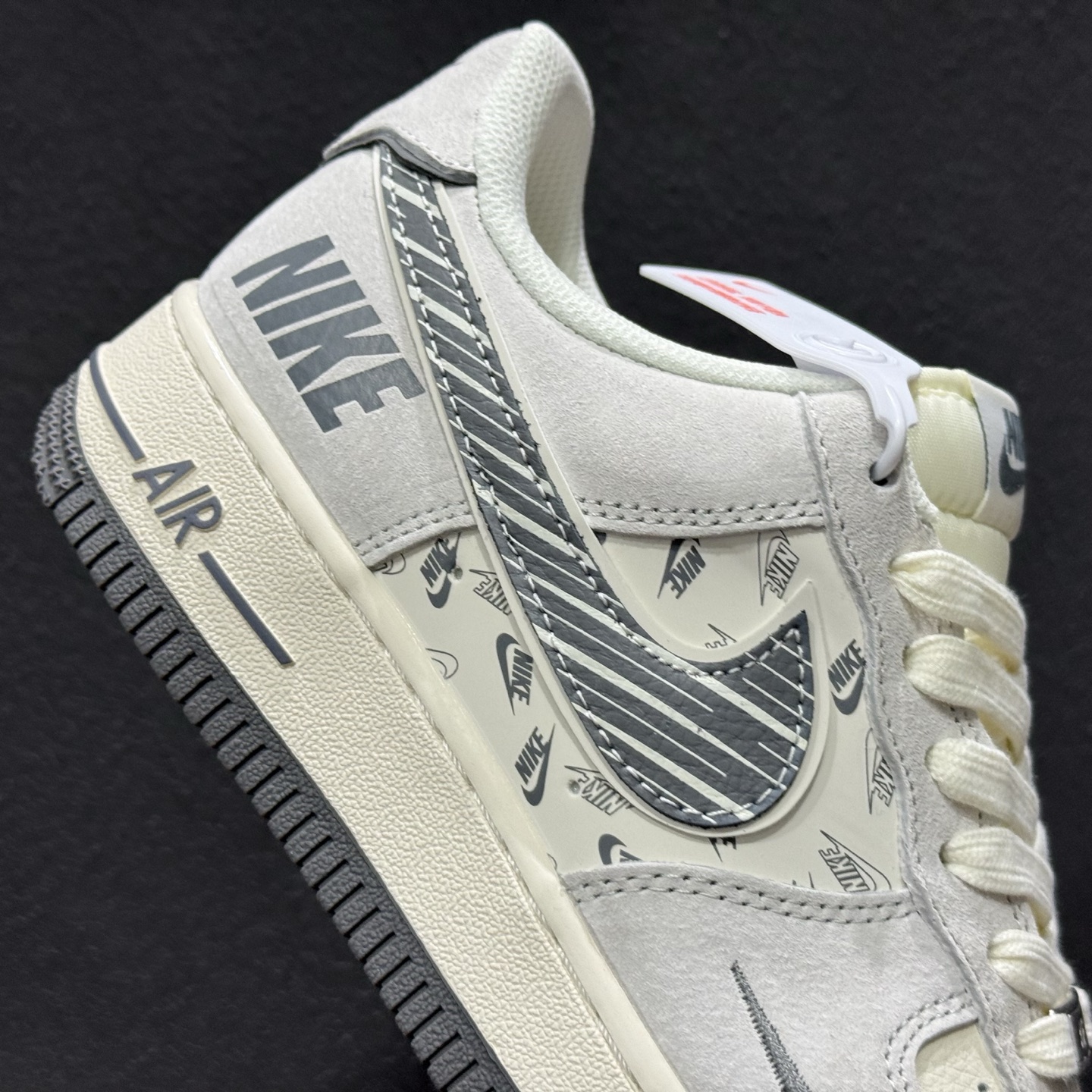 NIke Air Force 1 '07 Low “NIKE-米灰猪八革”空军一号 低帮 运动鞋 JP8028-071 NIke Air Force 1 '07 Low “NIKE-米灰猪八革”空军一号 低帮 运动鞋 JP8028-071