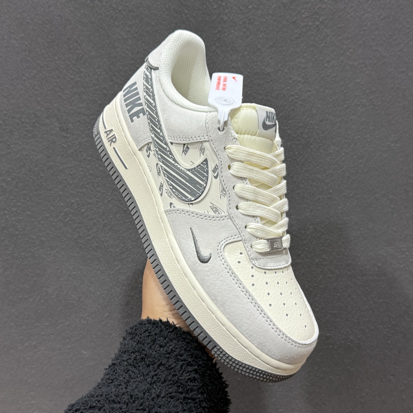 NIke Air Force 1 '07 Low “NIKE-米灰猪八革”空军一号 低帮 运动鞋 JP8028-071 NIke Air Force 1 '07 Low “NIKE-米灰猪八革”空军一号 低帮 运动鞋 JP8028-071