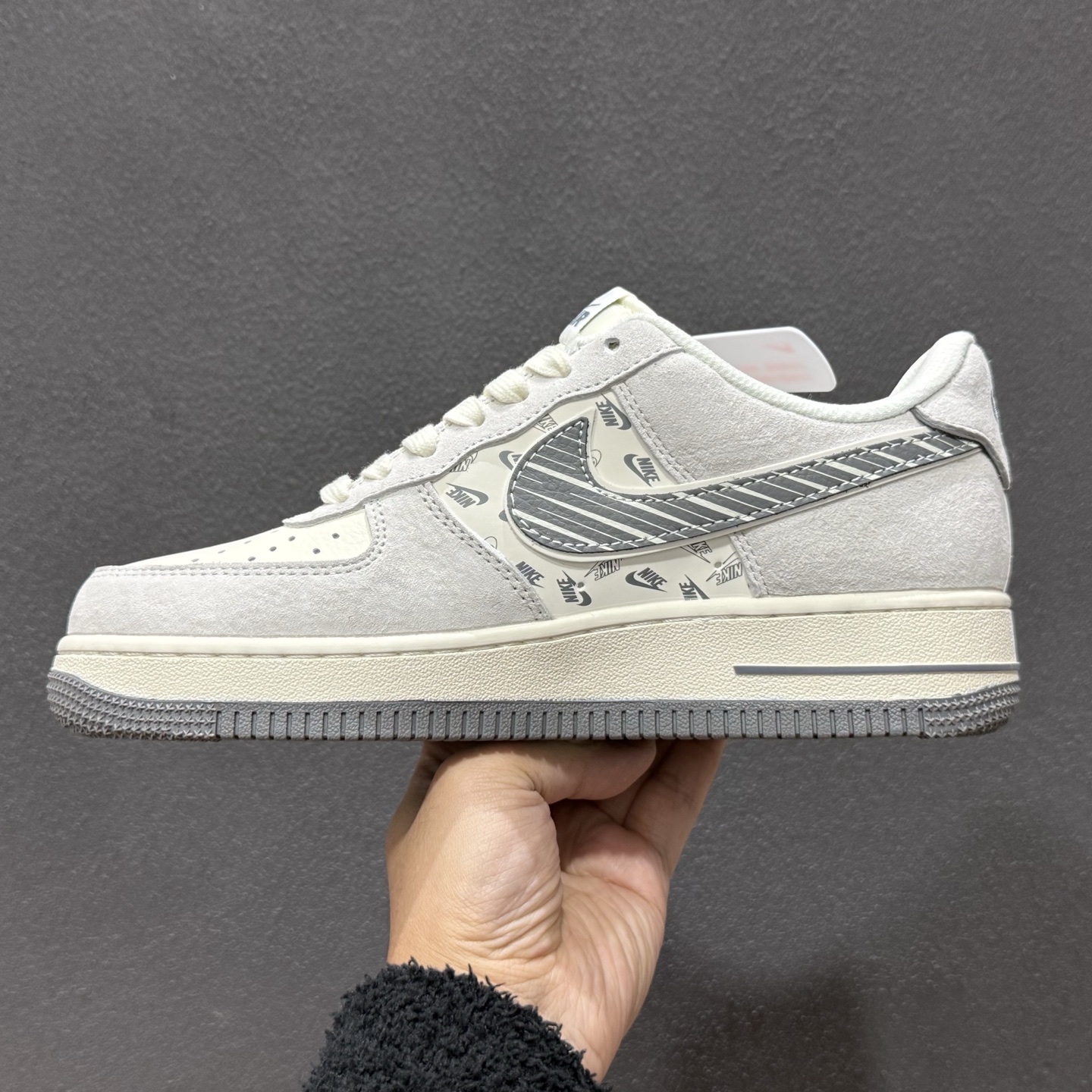 NIke Air Force 1 '07 Low “NIKE-米灰猪八革”空军一号 低帮 运动鞋 JP8028-071 NIke Air Force 1 '07 Low “NIKE-米灰猪八革”空军一号 低帮 运动鞋 JP8028-071