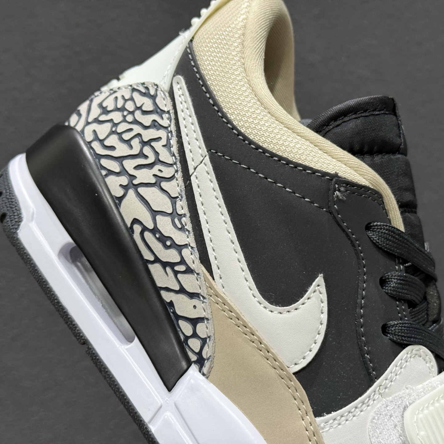 Air Jordan Legacy 312 Low 黑白色 CD7069-020 Air Jordan Legacy 312 Low 黑白色 CD7069-020