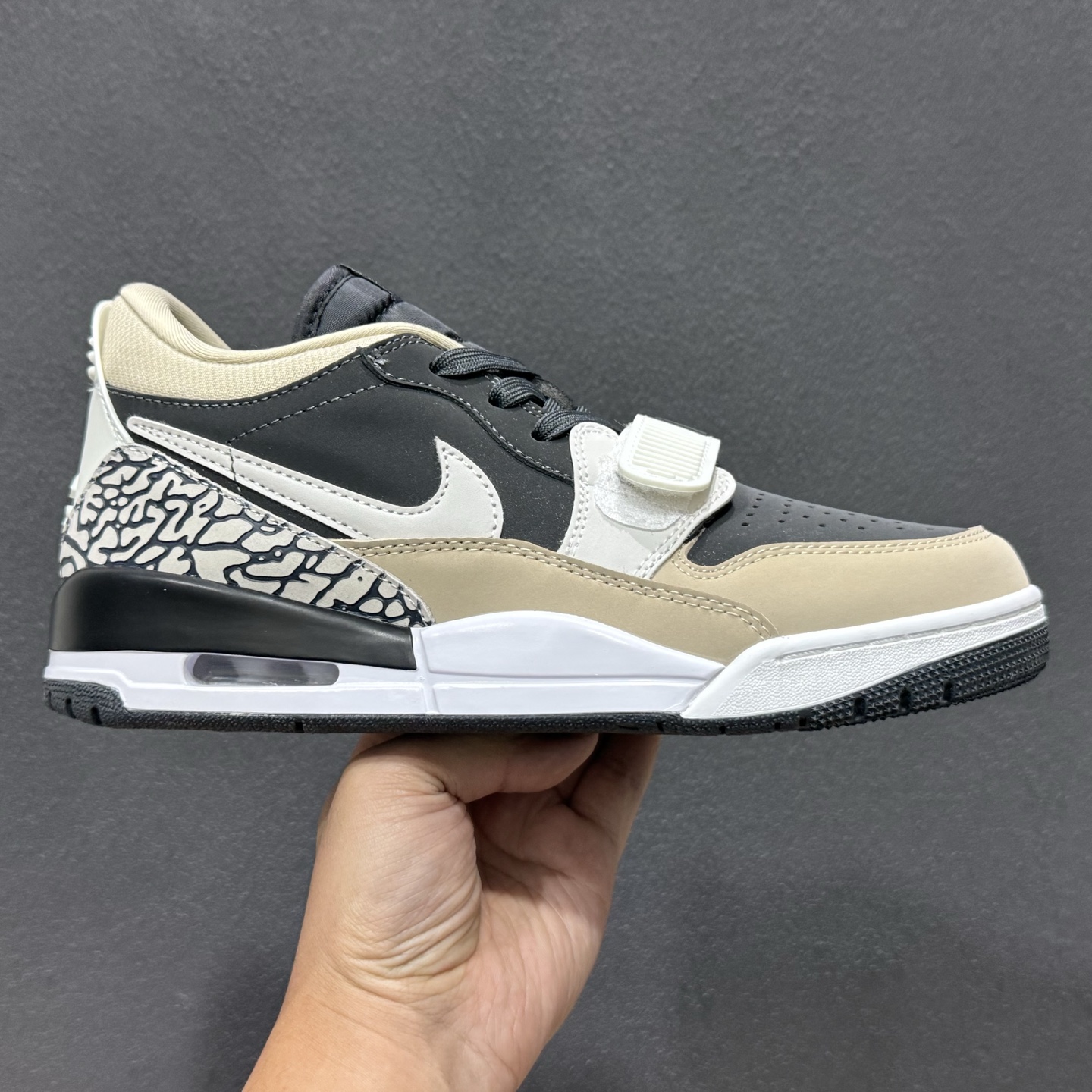 Air Jordan Legacy 312 Low 黑白色 CD7069-020 Air Jordan Legacy 312 Low 黑白色 CD7069-020
