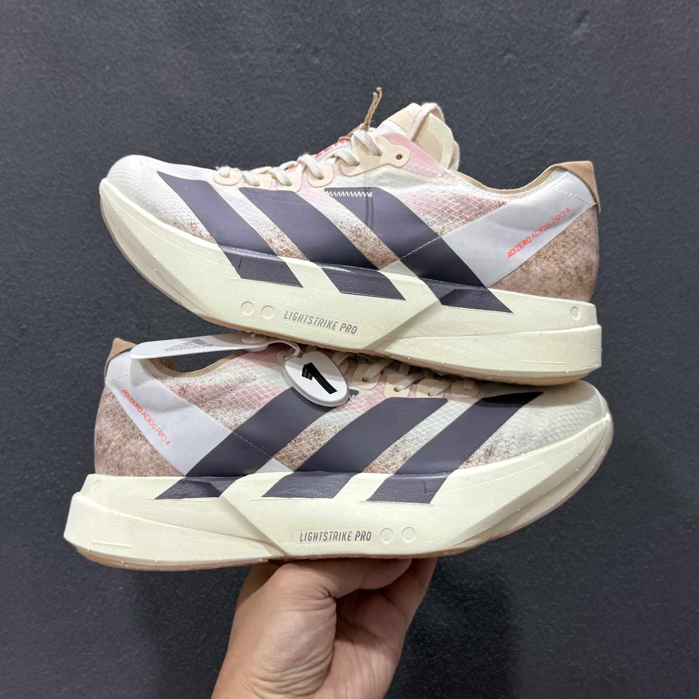 纯原真碳棒！adidAdizero Adios Pro 4 阿迪达斯马拉松跑步鞋 脏脏粉白 JR6367-731