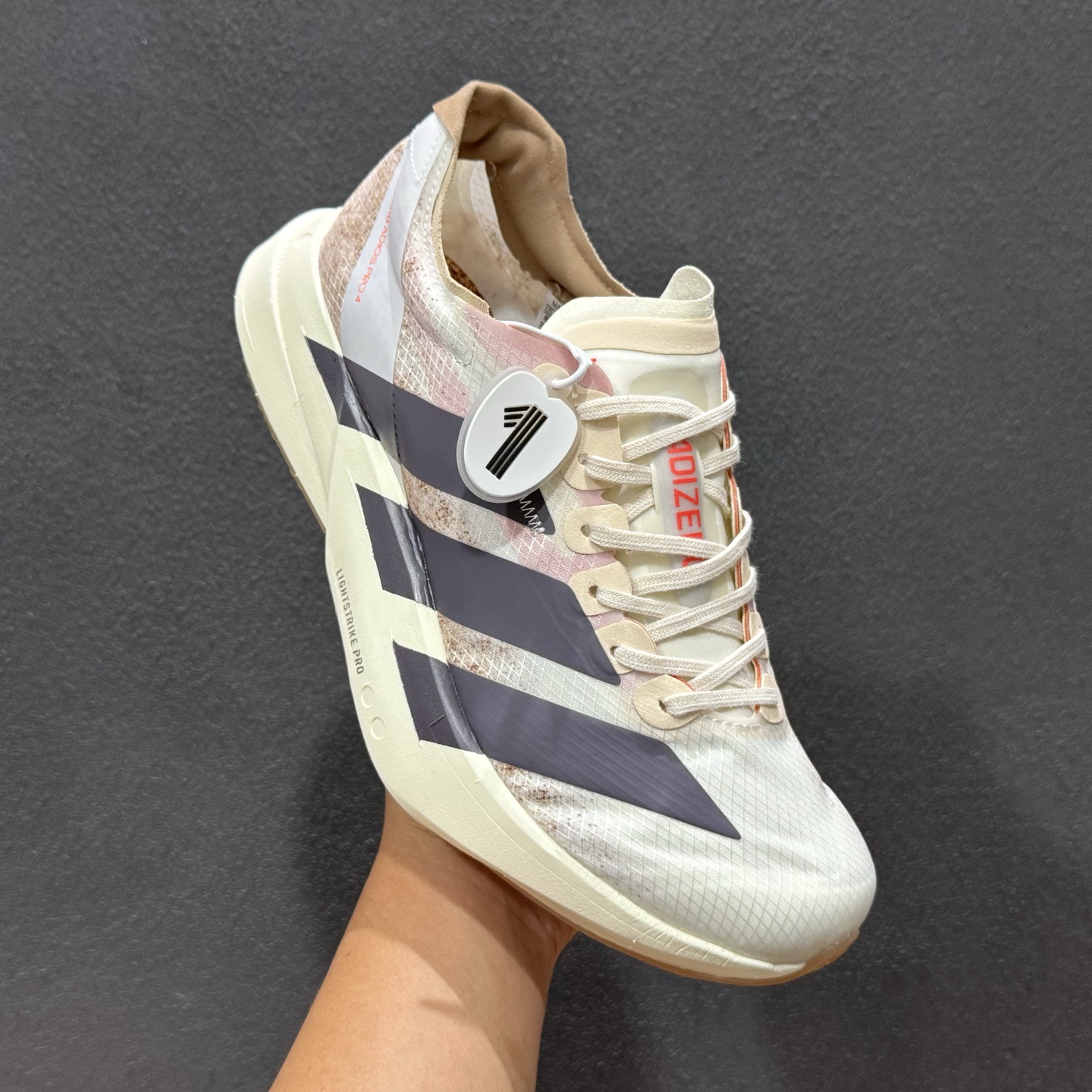 纯原真碳棒！adidAdizero Adios Pro 4 阿迪达斯马拉松跑步鞋 脏脏粉白 JR6367-731