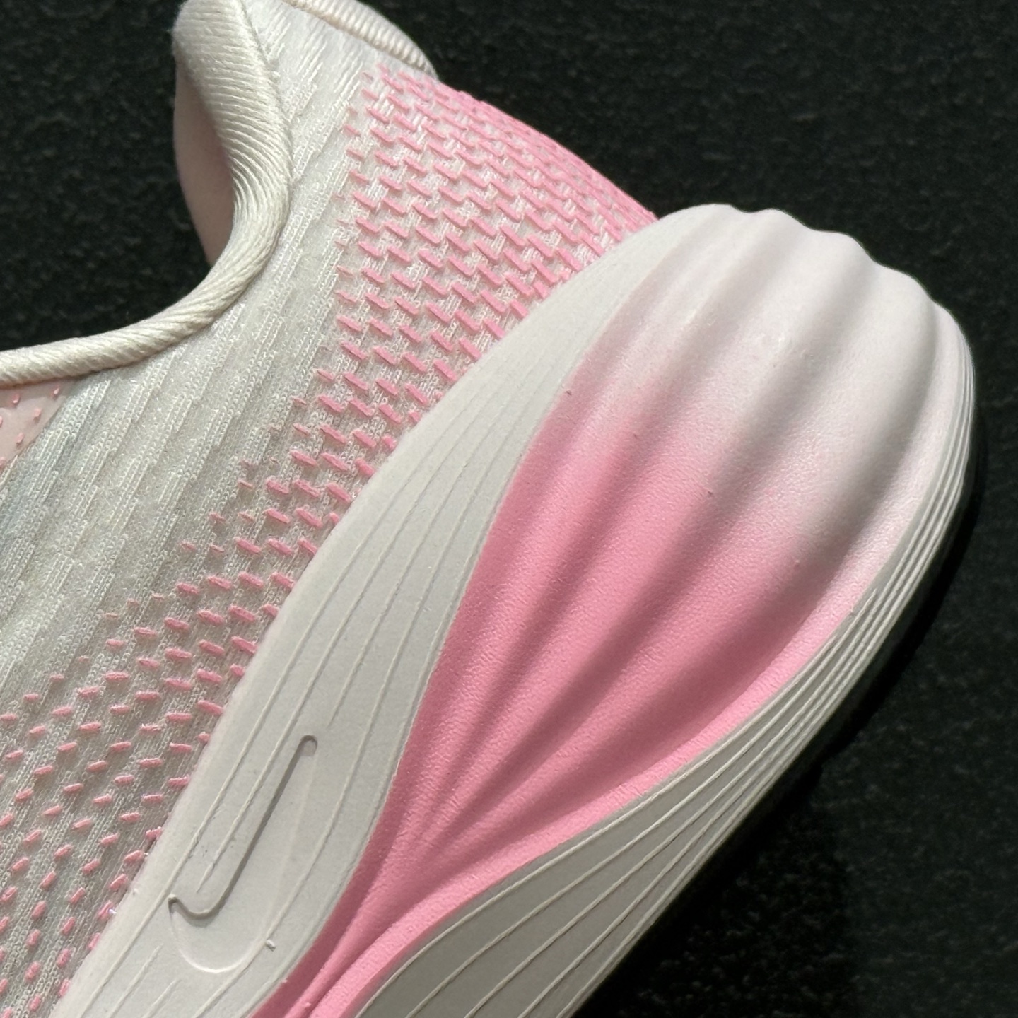 Nike Zoom VOMERO 耐克 舒适减震防滑 低帮跑步鞋全掌ReactX泡绵中底 YC2661-008 Nike Zoom VOMERO 耐克 舒适减震防滑 低帮跑步鞋全掌ReactX泡绵中底 YC2661-008