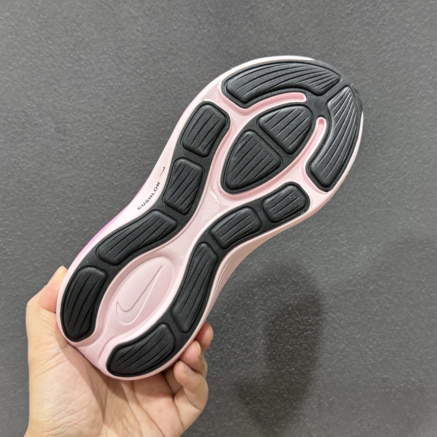 Nike Zoom VOMERO 耐克 舒适减震防滑 低帮跑步鞋全掌ReactX泡绵中底 YC2661-008 Nike Zoom VOMERO 耐克 舒适减震防滑 低帮跑步鞋全掌ReactX泡绵中底 YC2661-008