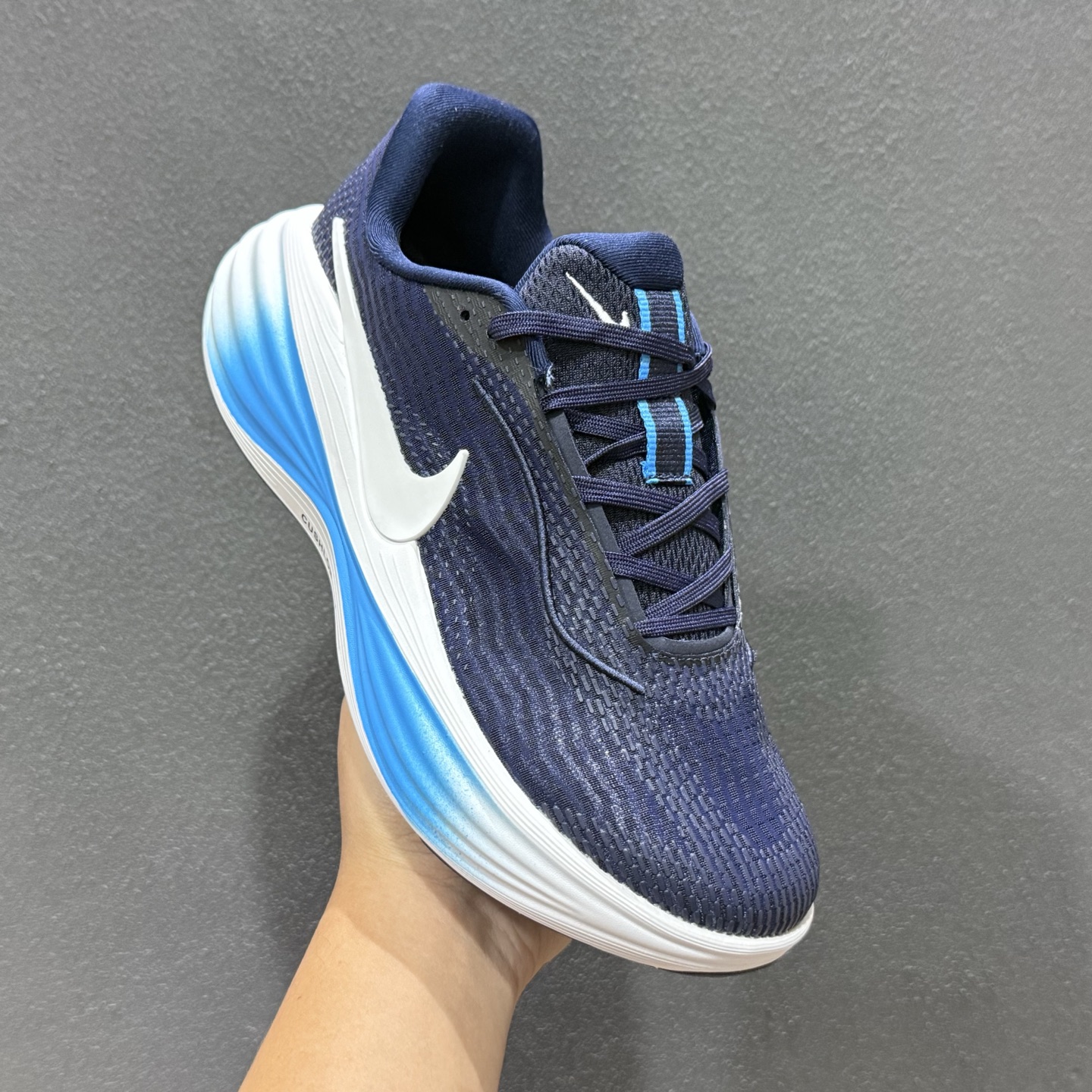 Nike Zoom VOMERO 耐克 舒适减震防滑 低帮跑步鞋全掌ReactX泡绵中底 YC2661-004