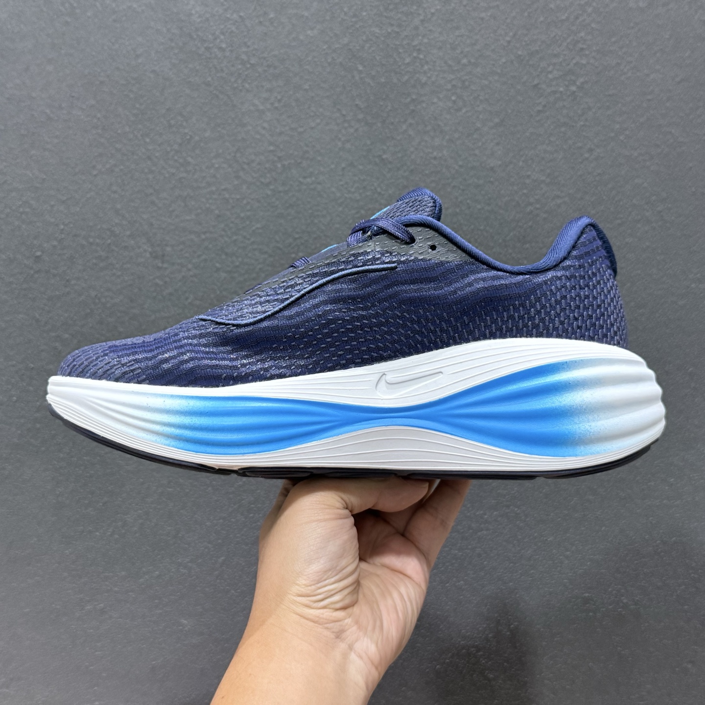 Nike Zoom VOMERO 耐克 舒适减震防滑 低帮跑步鞋全掌ReactX泡绵中底 YC2661-004