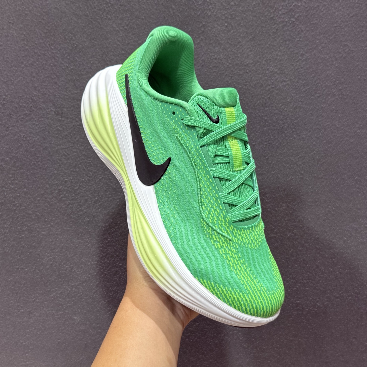Nike Zoom VOMERO 耐克 舒适减震防滑 低帮跑步鞋全掌ReactX泡绵中底 YC2661-009