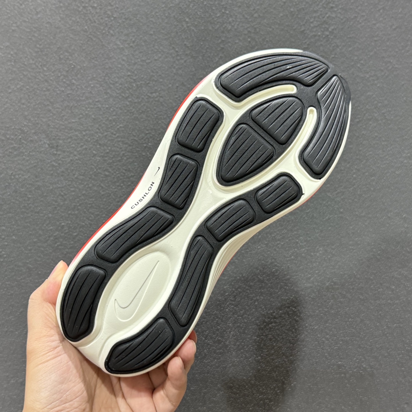 Nike Zoom VOMERO 耐克 舒适减震防滑 低帮跑步鞋 YC2661-003 Nike Zoom VOMERO 耐克 舒适减震防滑 低帮跑步鞋 YC2661-003