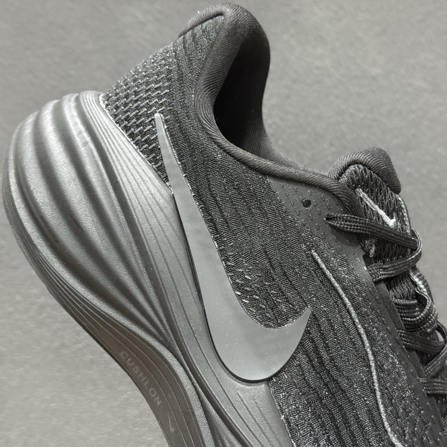 Nike Zoom VOMERO 耐克 舒适减震防滑 低帮跑步鞋 YC2661-002