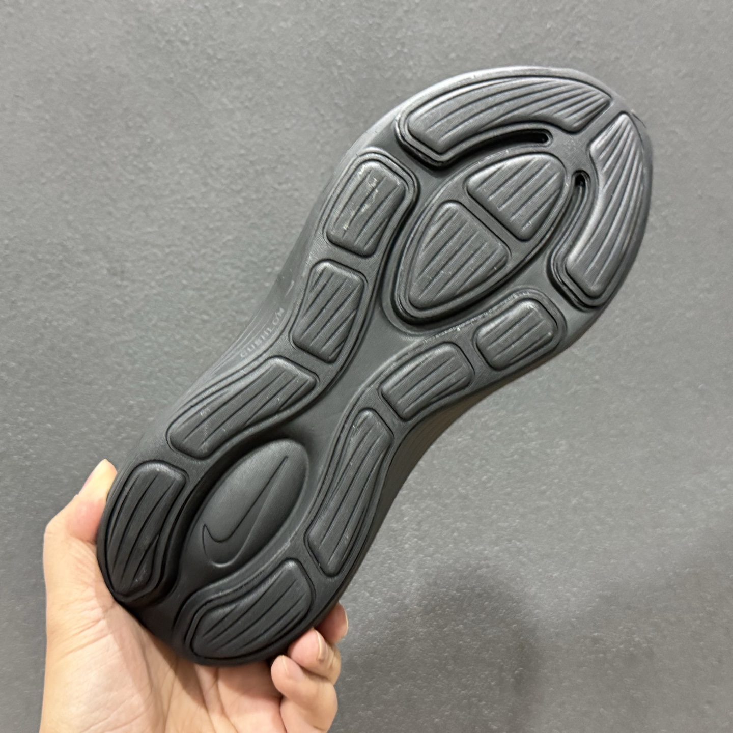 Nike Zoom VOMERO 耐克 舒适减震防滑 低帮跑步鞋 YC2661-002