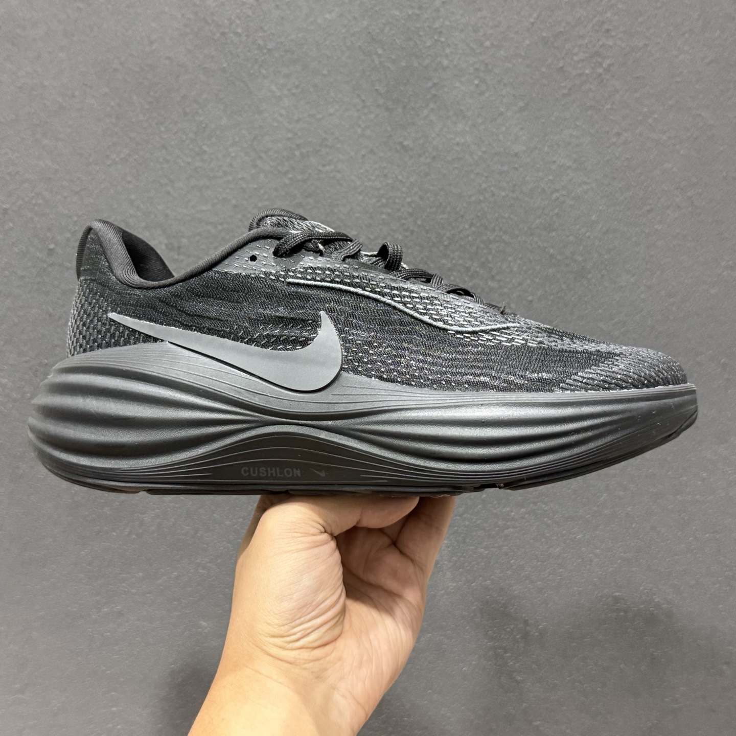 Nike Zoom VOMERO 耐克 舒适减震防滑 低帮跑步鞋 YC2661-002