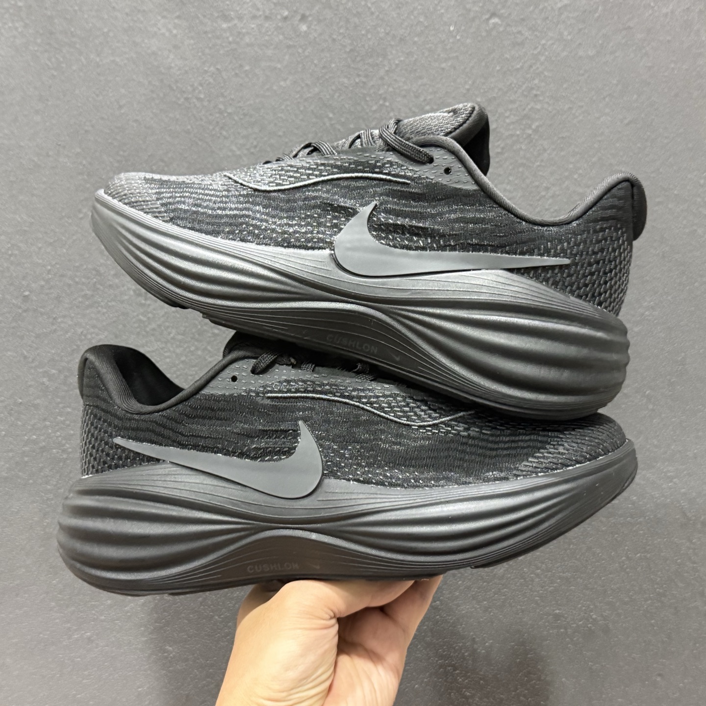 Nike Zoom VOMERO 耐克 舒适减震防滑 低帮跑步鞋 YC2661-002