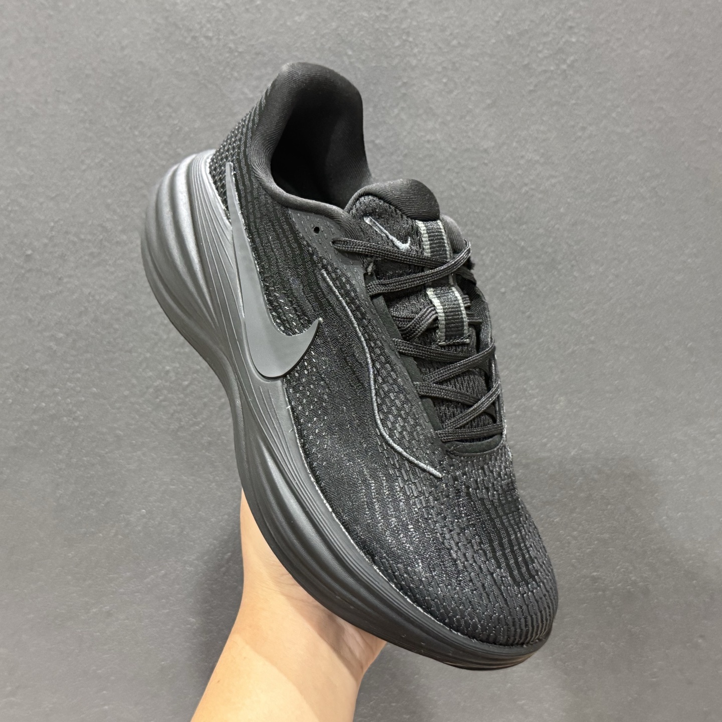 Nike Zoom VOMERO 耐克 舒适减震防滑 低帮跑步鞋 YC2661-002