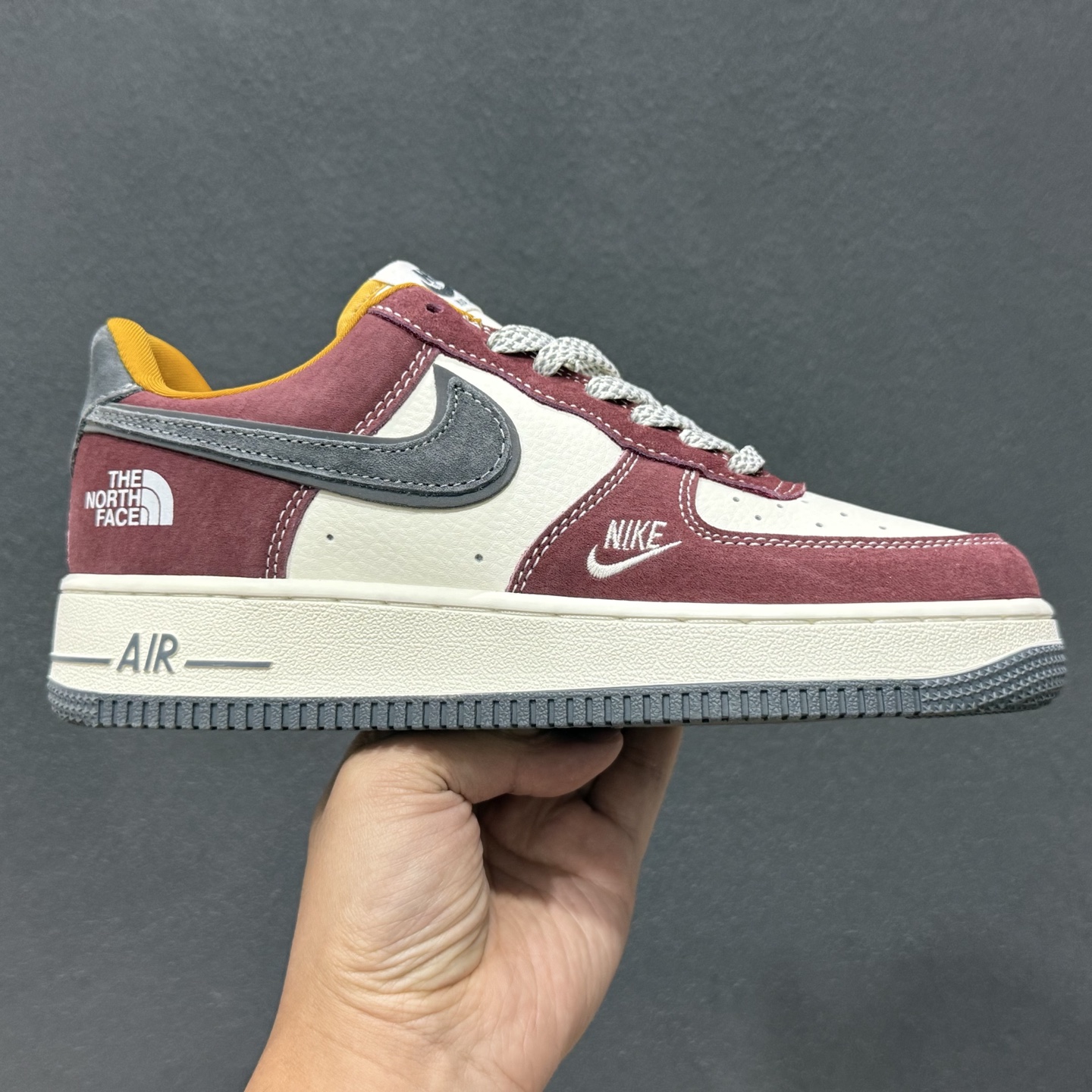 这双Nike Air Force 1 Low × The North Face联名款 SS1979-006