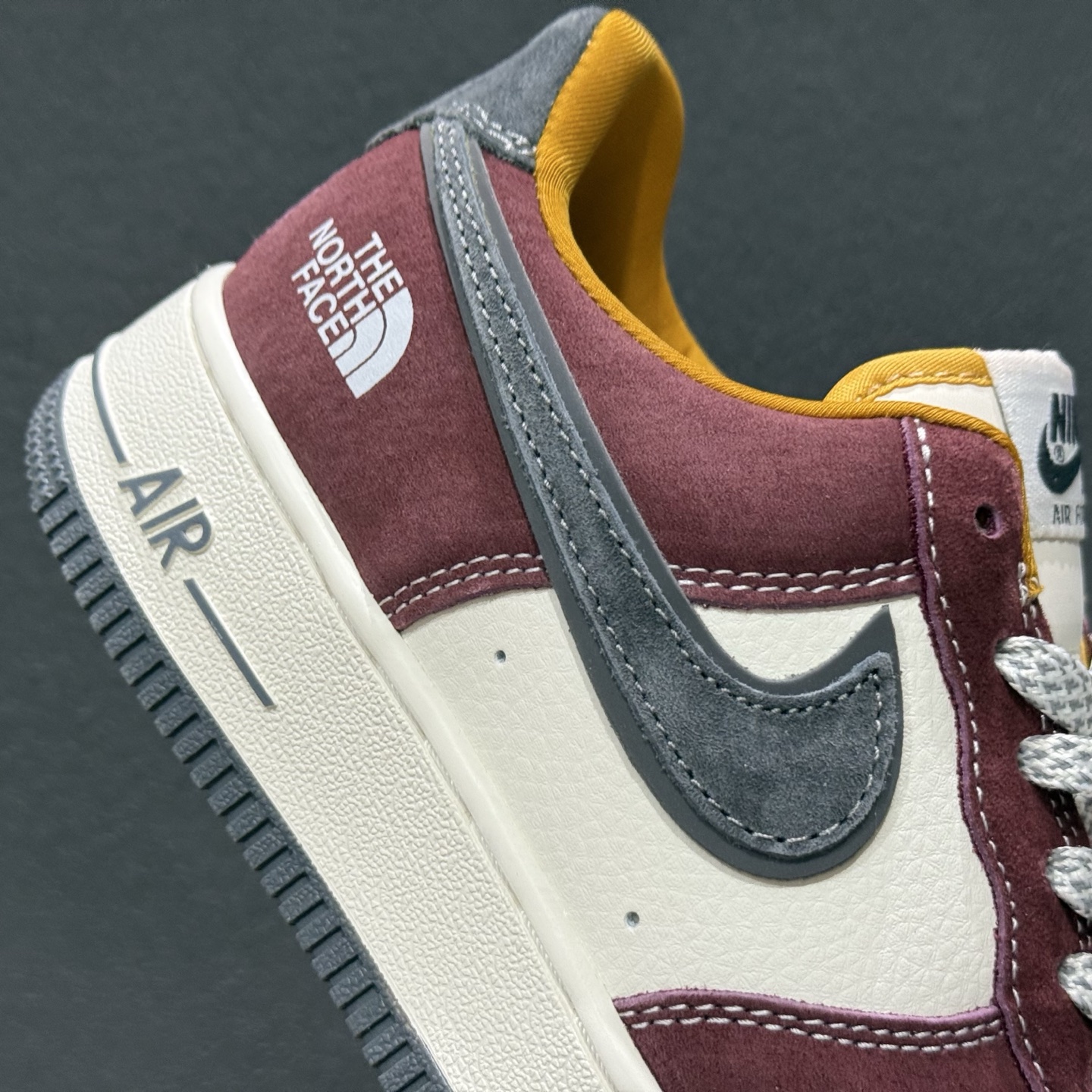 这双Nike Air Force 1 Low × The North Face联名款 SS1979-006