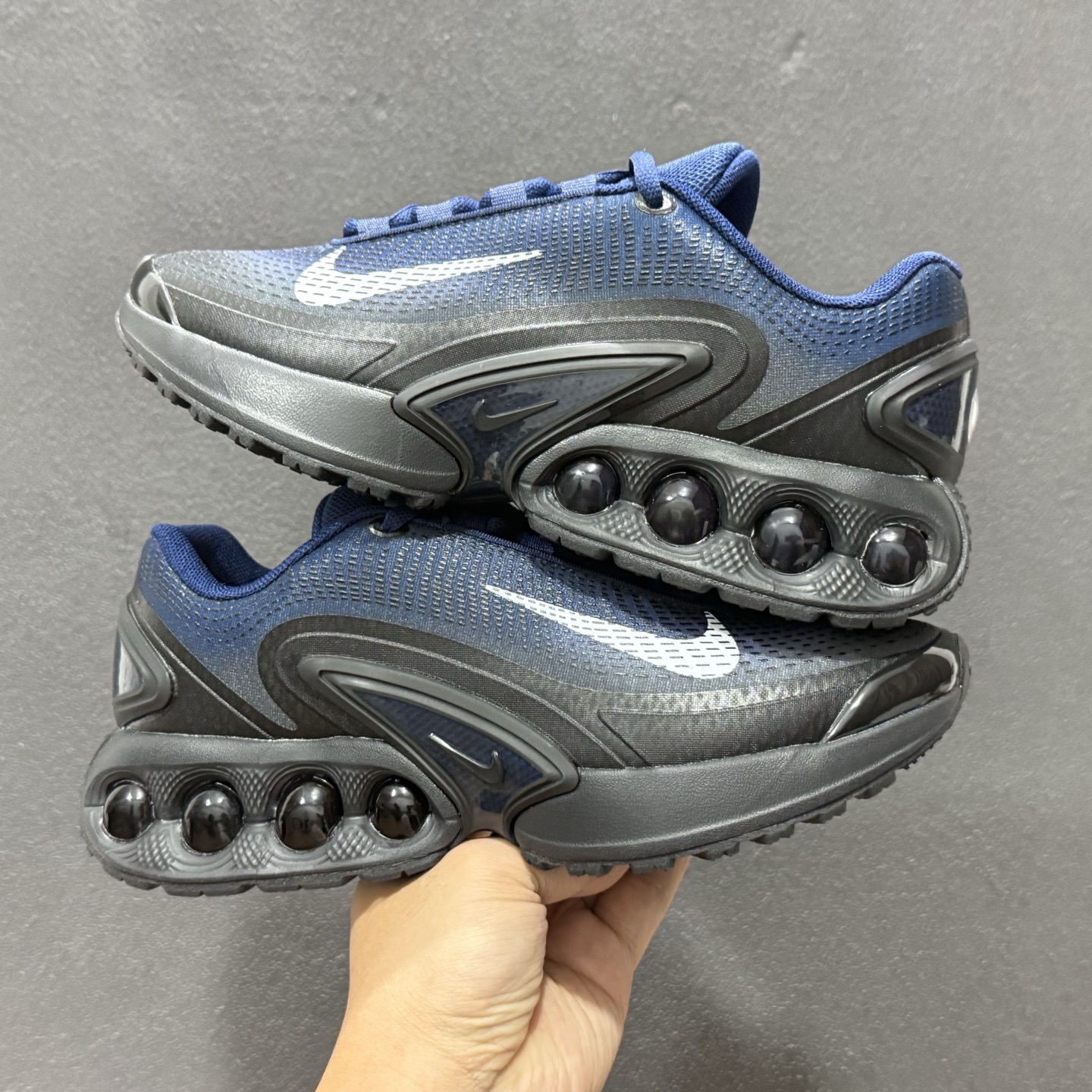 Nike Air Max Dn 舒适简约减震防滑 低帮跑步鞋 II7633-400