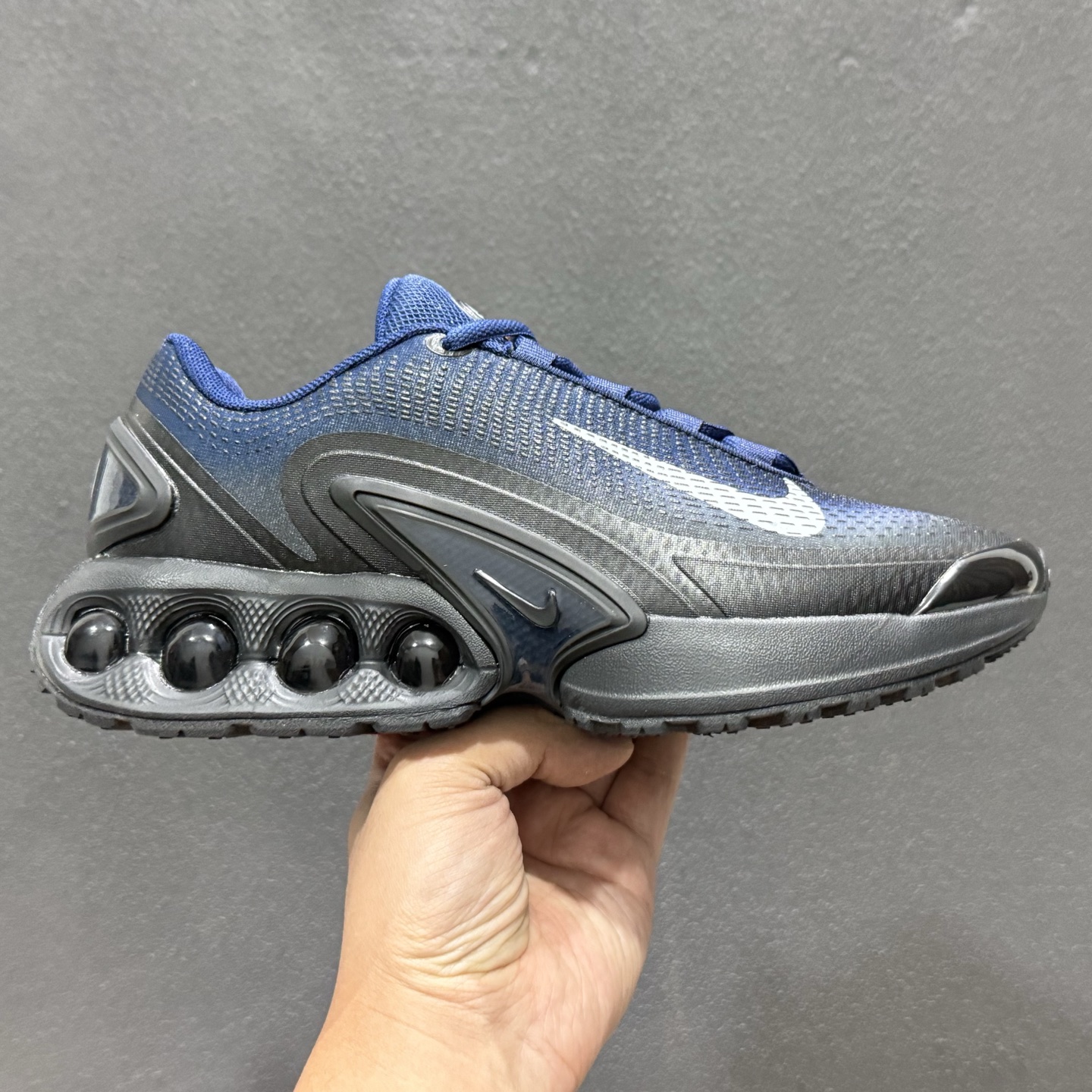 Nike Air Max Dn 舒适简约减震防滑 低帮跑步鞋 II7633-400