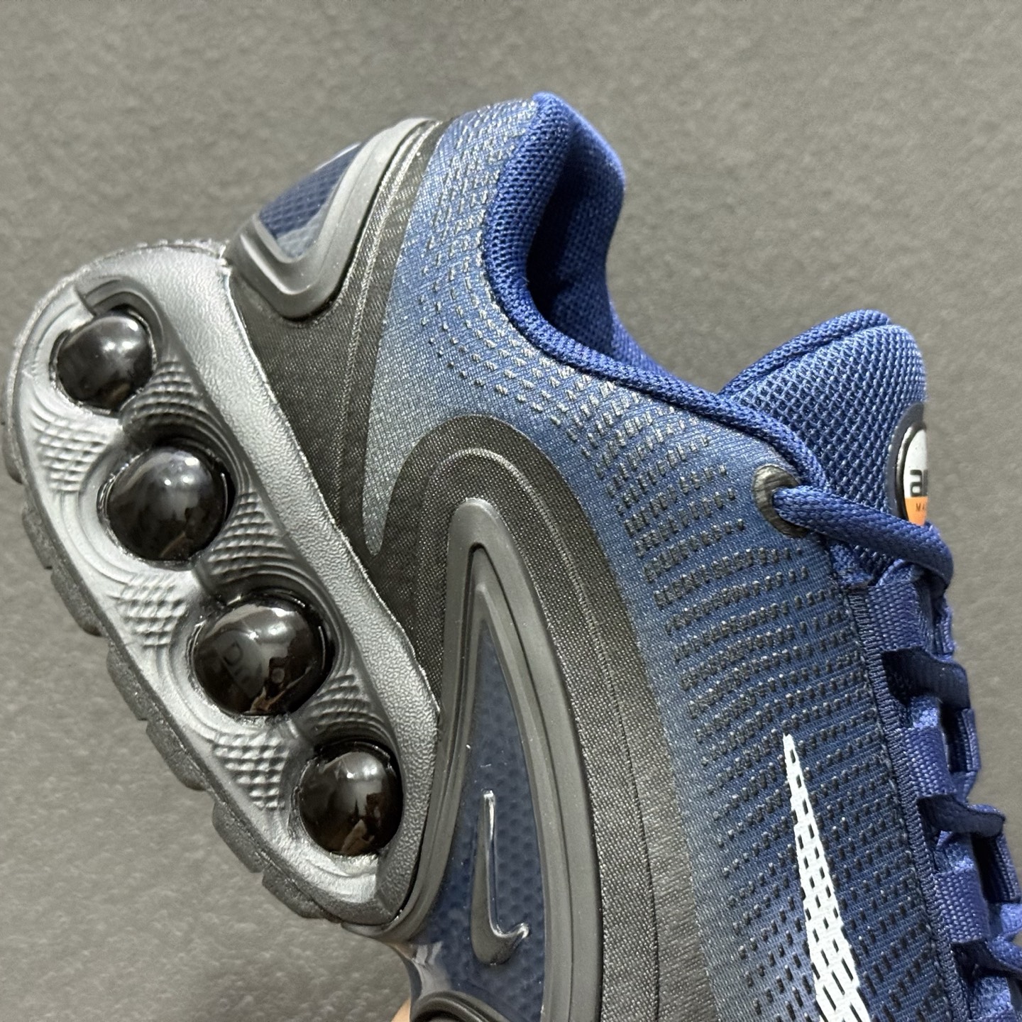 Nike Air Max Dn 舒适简约减震防滑 低帮跑步鞋 II7633-400