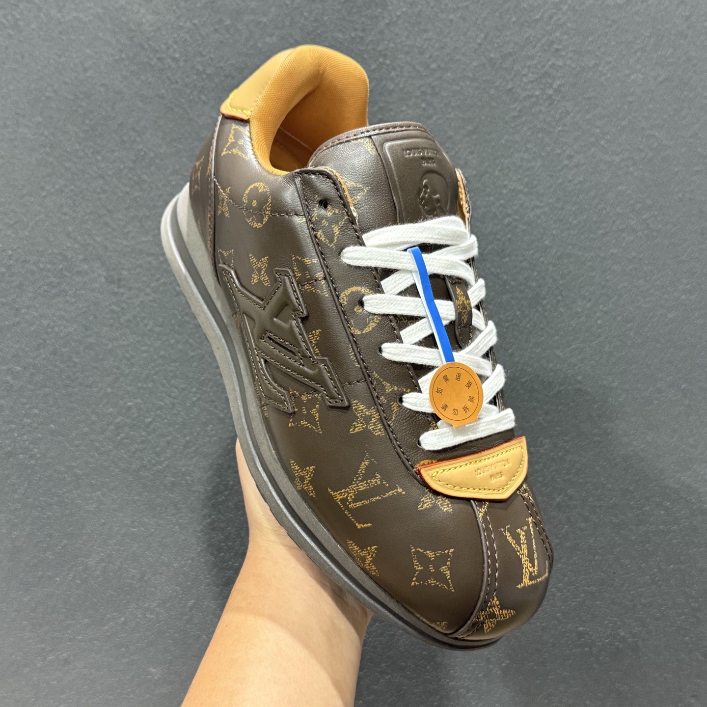 380 Lv 驴牌 x Nigo Buttersoft FW25 白色 联名款舒适柔软黄油休闲运动鞋 2417171