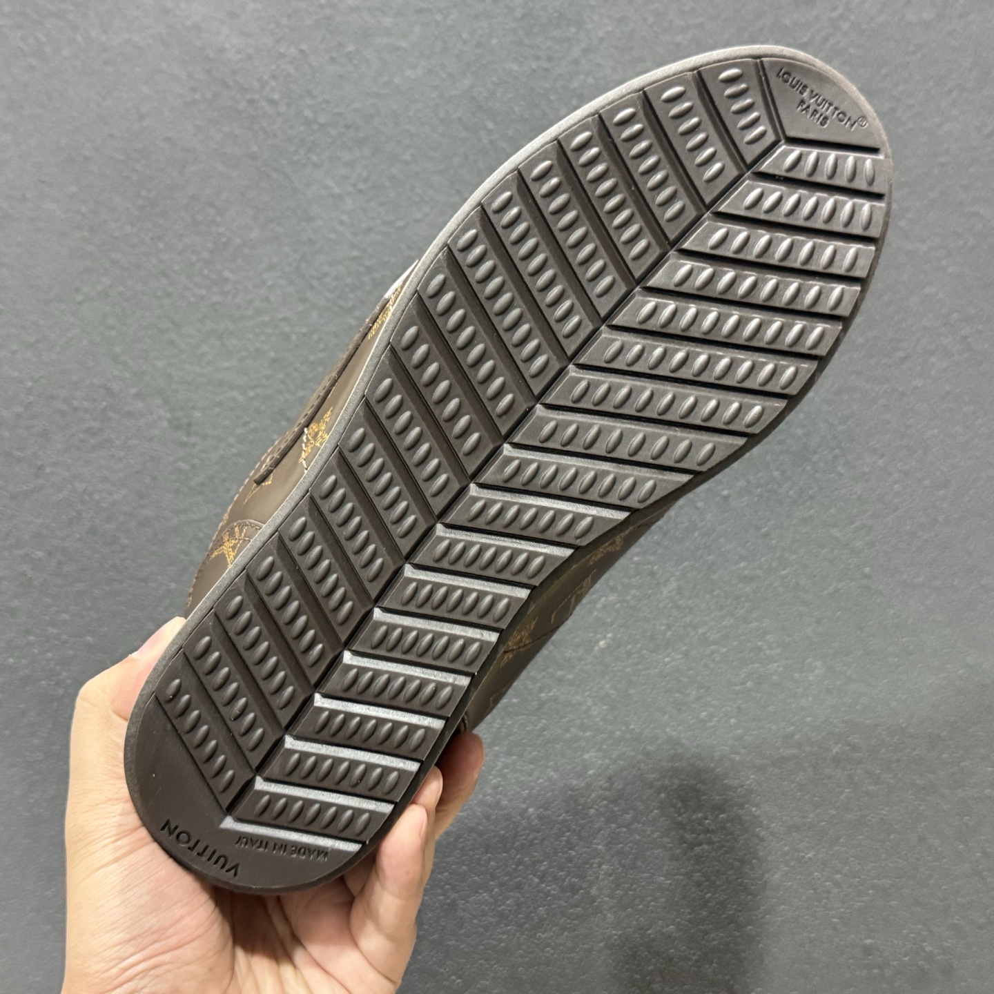 380 Lv 驴牌 x Nigo Buttersoft FW25 白色 联名款舒适柔软黄油休闲运动鞋 2417171