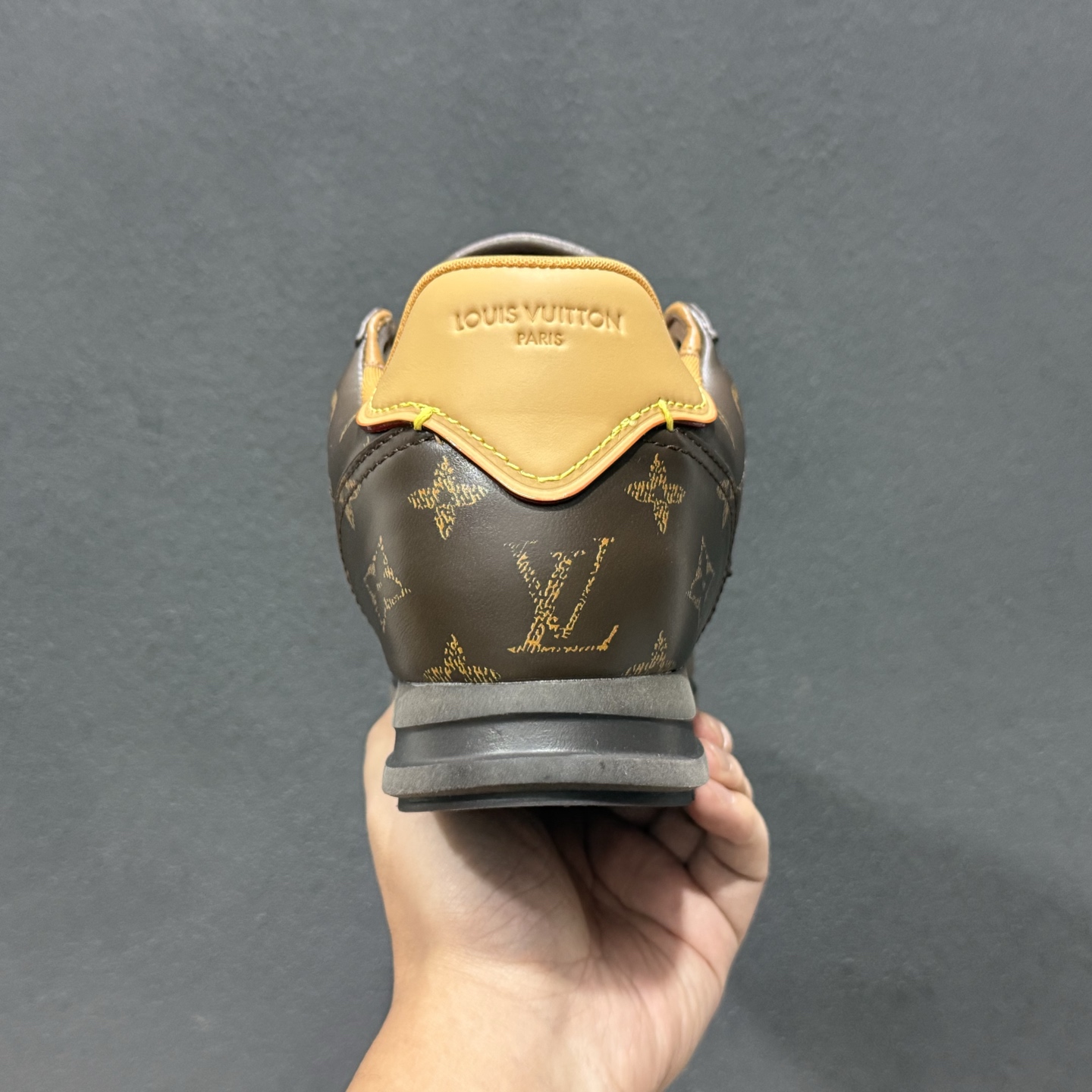 380 Lv 驴牌 x Nigo Buttersoft FW25 白色 联名款舒适柔软黄油休闲运动鞋 2417171