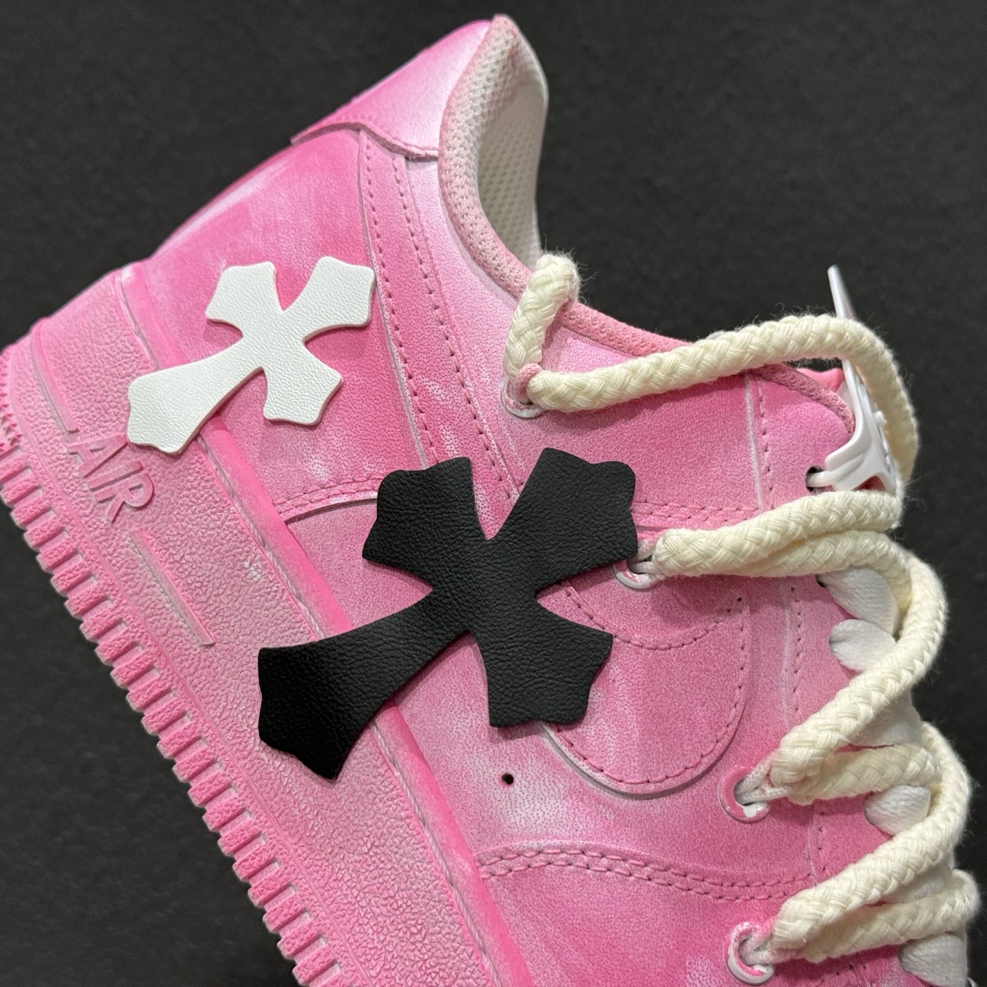 “粉攻克罗”订制空军一号板鞋 DX0788-001