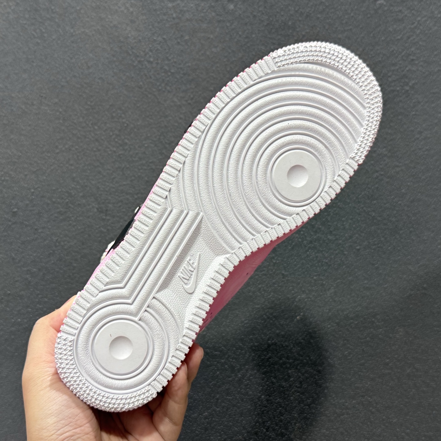 “粉攻克罗”订制空军一号板鞋 DX0788-001