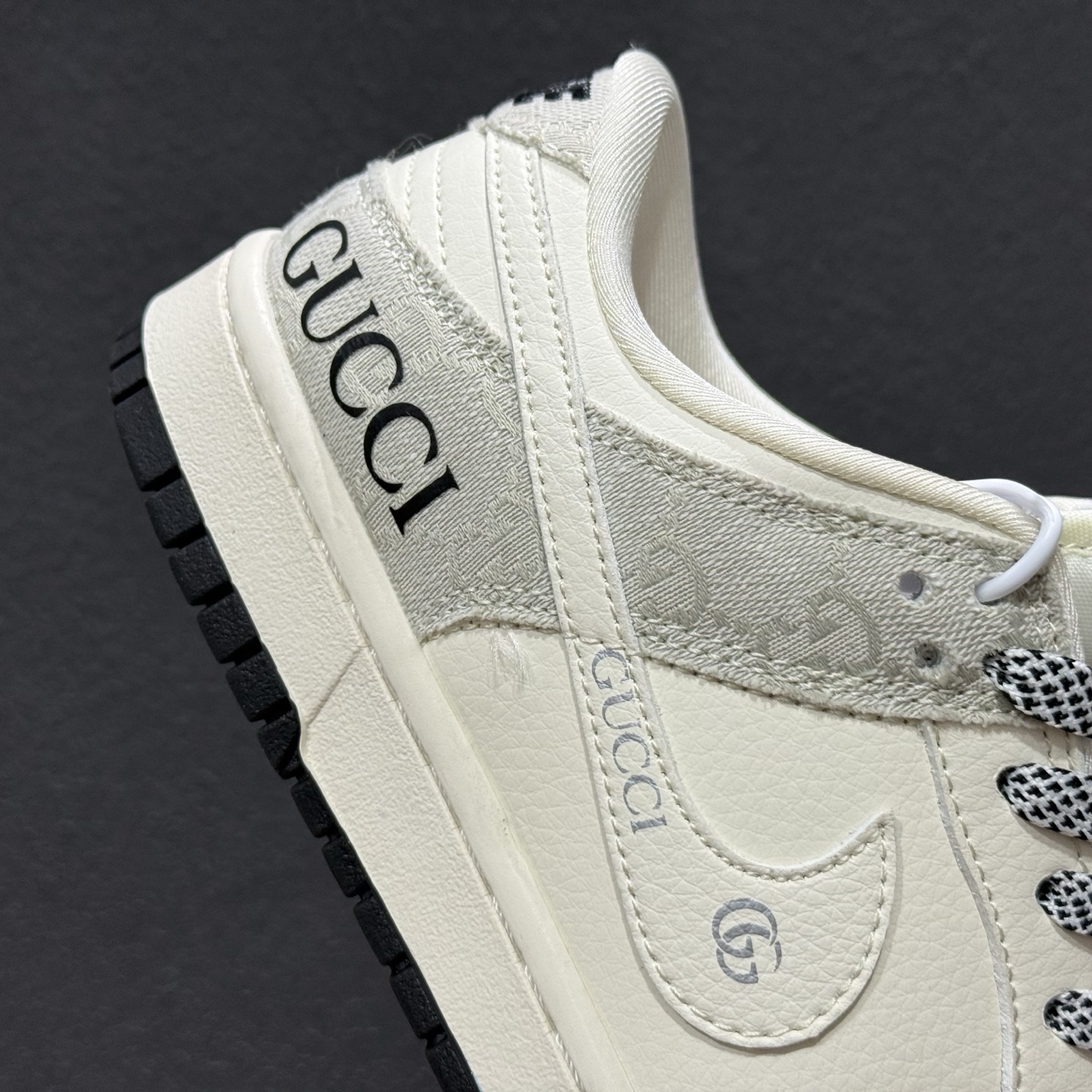 Nike SB Dunk Low“ 古驰联名—米黑牛仔布” 周年高端定制 低帮休闲板鞋 JP1628-077 Nike SB Dunk Low“ 古驰联名—米黑牛仔布” 周年高端定制 低帮休闲板鞋 JP1628-077