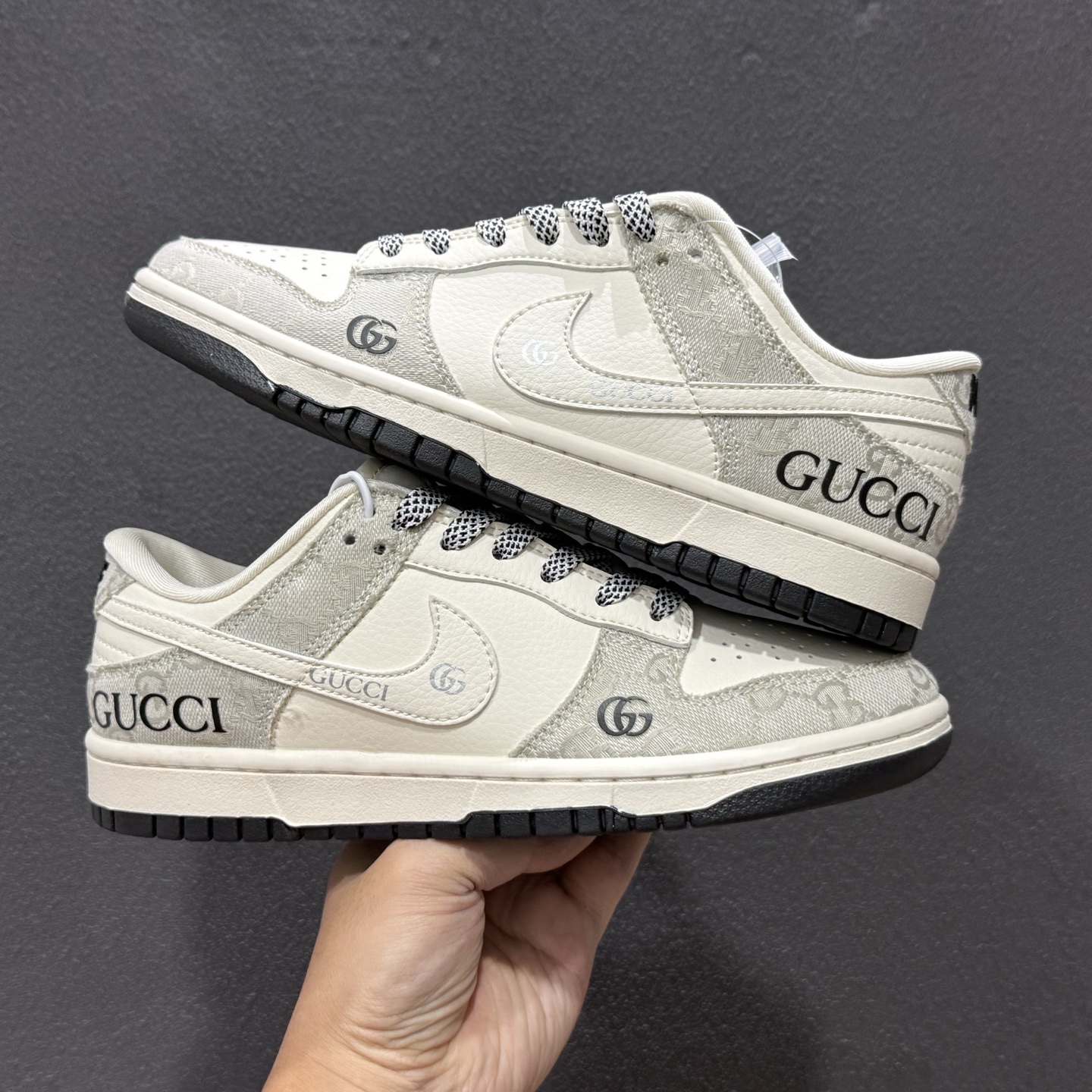 Nike SB Dunk Low“ 古驰联名—米黑牛仔布” 周年高端定制 低帮休闲板鞋 JP1628-077 Nike SB Dunk Low“ 古驰联名—米黑牛仔布” 周年高端定制 低帮休闲板鞋 JP1628-077