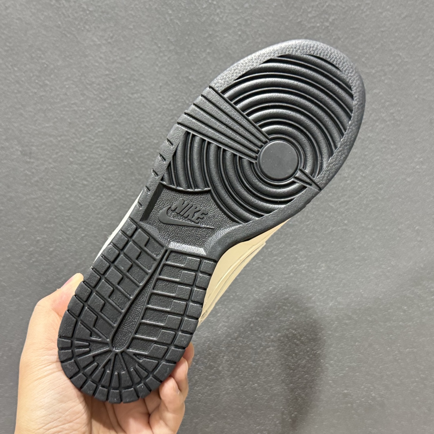 Nike SB Dunk Low“ 古驰联名—米黑牛仔布” 周年高端定制 低帮休闲板鞋 JP1628-077 Nike SB Dunk Low“ 古驰联名—米黑牛仔布” 周年高端定制 低帮休闲板鞋 JP1628-077