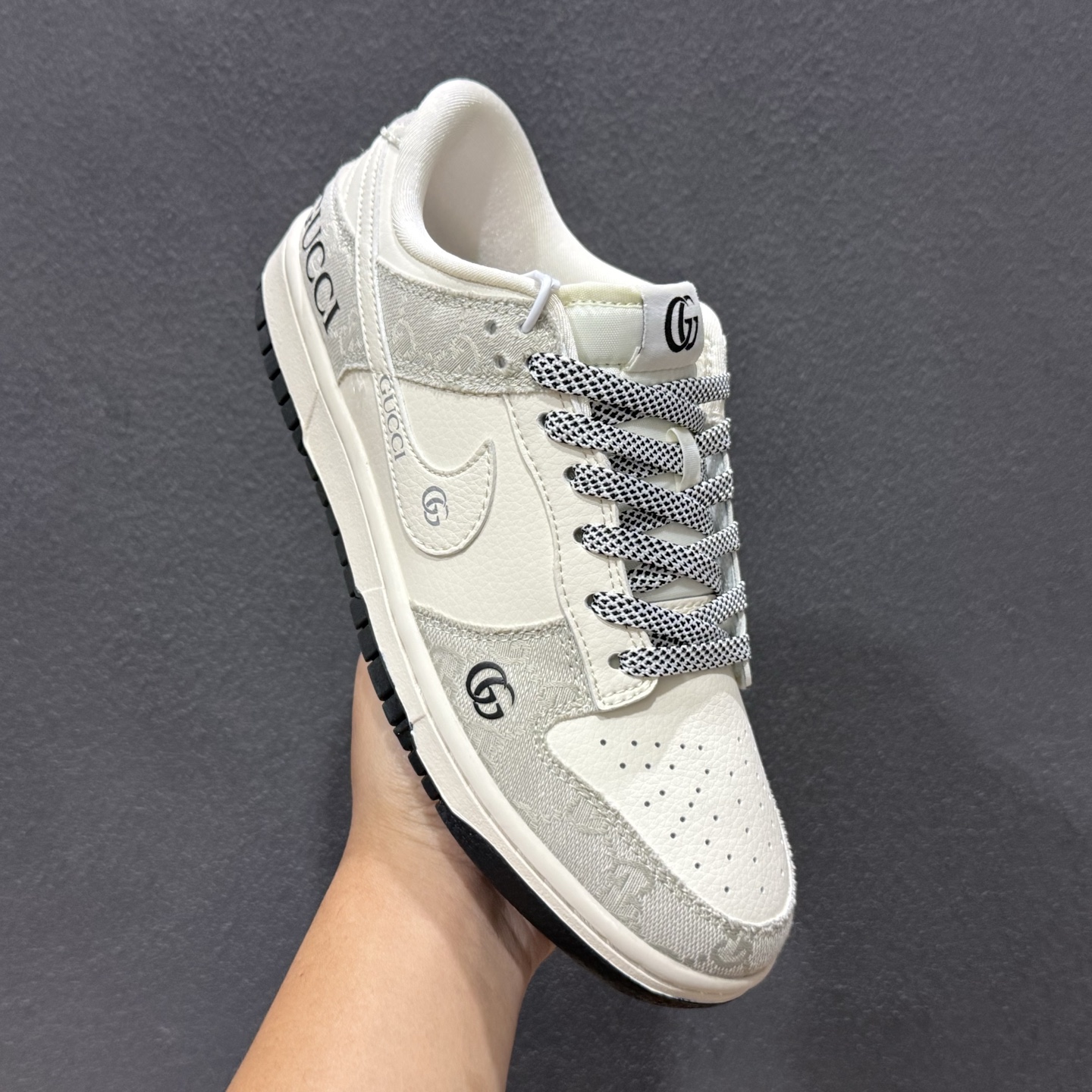 Nike SB Dunk Low“ 古驰联名—米黑牛仔布” 周年高端定制 低帮休闲板鞋 JP1628-077 Nike SB Dunk Low“ 古驰联名—米黑牛仔布” 周年高端定制 低帮休闲板鞋 JP1628-077