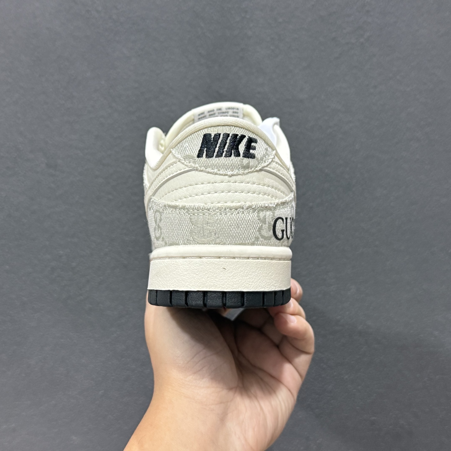 Nike SB Dunk Low“ 古驰联名—米黑牛仔布” 周年高端定制 低帮休闲板鞋 JP1628-077 Nike SB Dunk Low“ 古驰联名—米黑牛仔布” 周年高端定制 低帮休闲板鞋 JP1628-077