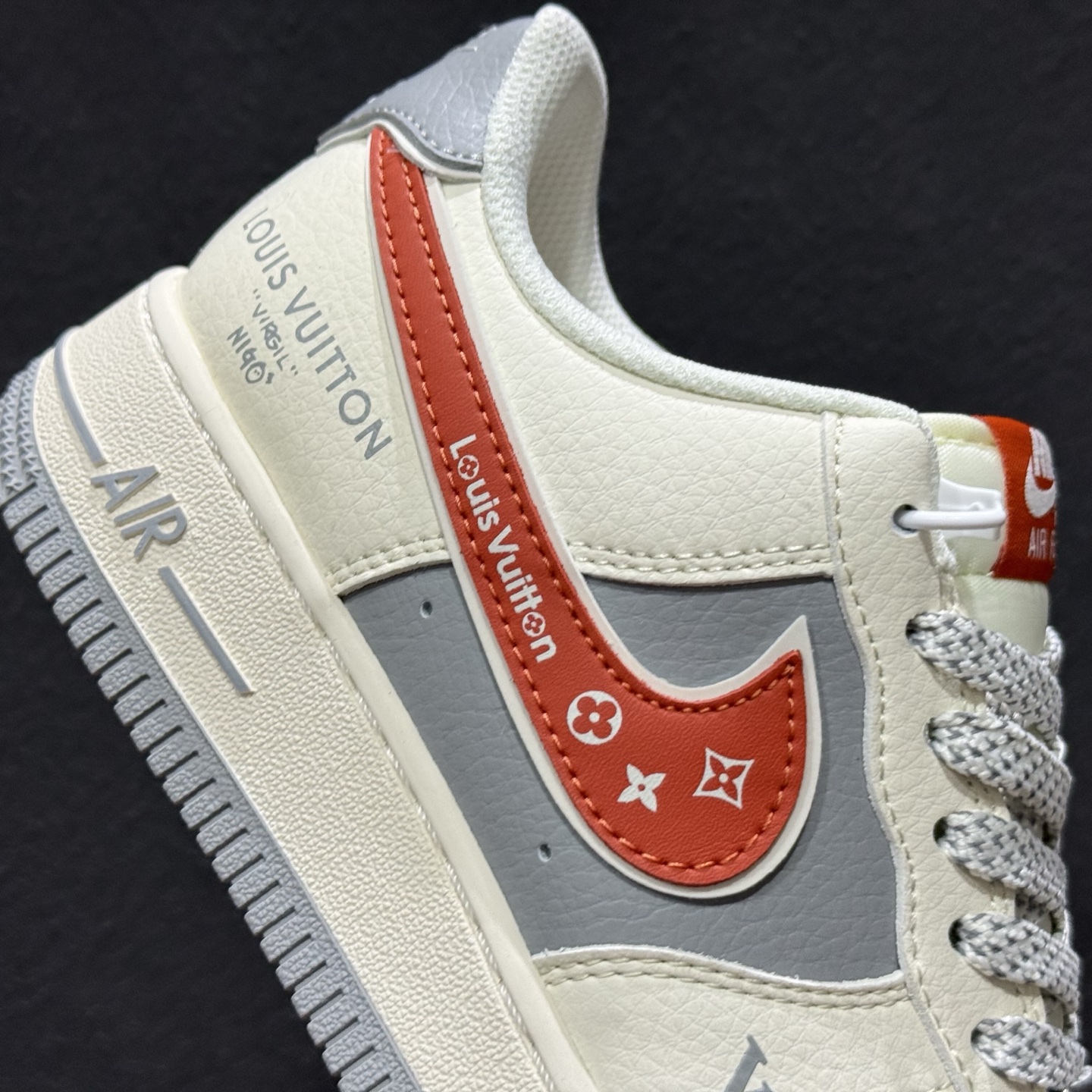 NIke Air Force 1 '07 Low “LV联名-米灰红拼接”空军一号 JP8028-070 NIke Air Force 1 '07 Low “LV联名-米灰红拼接”空军一号 JP8028-070