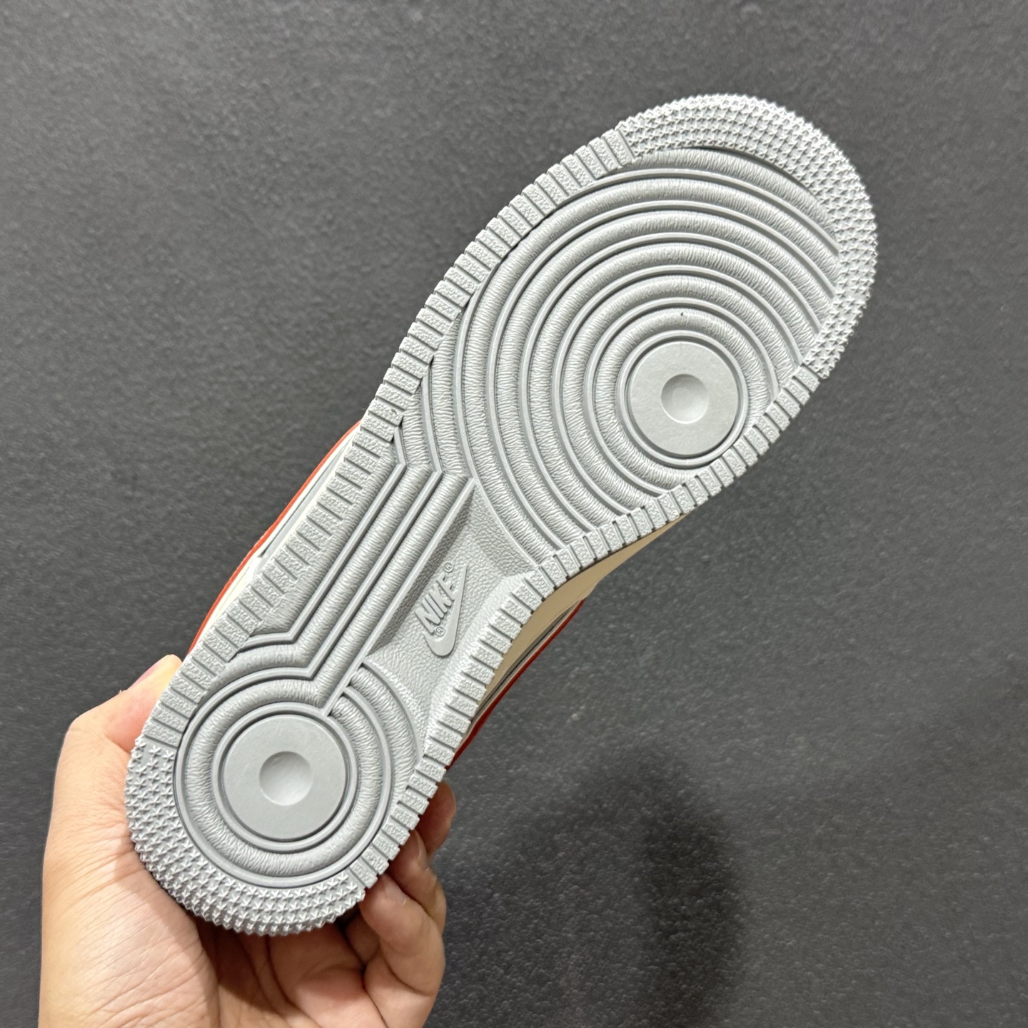 NIke Air Force 1 '07 Low “LV联名-米灰红拼接”空军一号 JP8028-070 NIke Air Force 1 '07 Low “LV联名-米灰红拼接”空军一号 JP8028-070