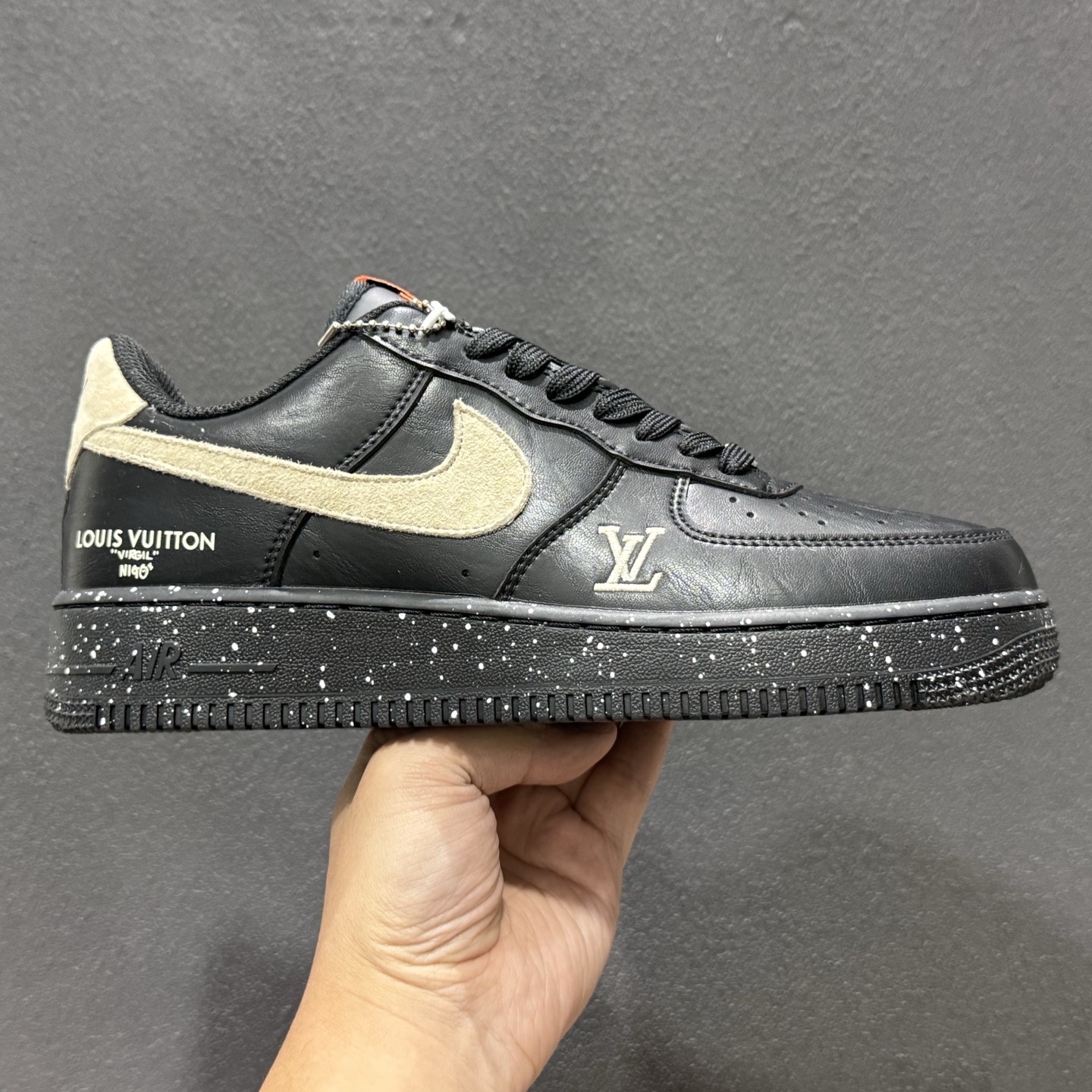 NIke Air Force 1 ’07 Low “LV联名–墨黑星点” 空军一号低帮 NH0601-586 NIke Air Force 1 ’07 Low “LV联名–墨黑星点” 空军一号低帮 NH0601-586