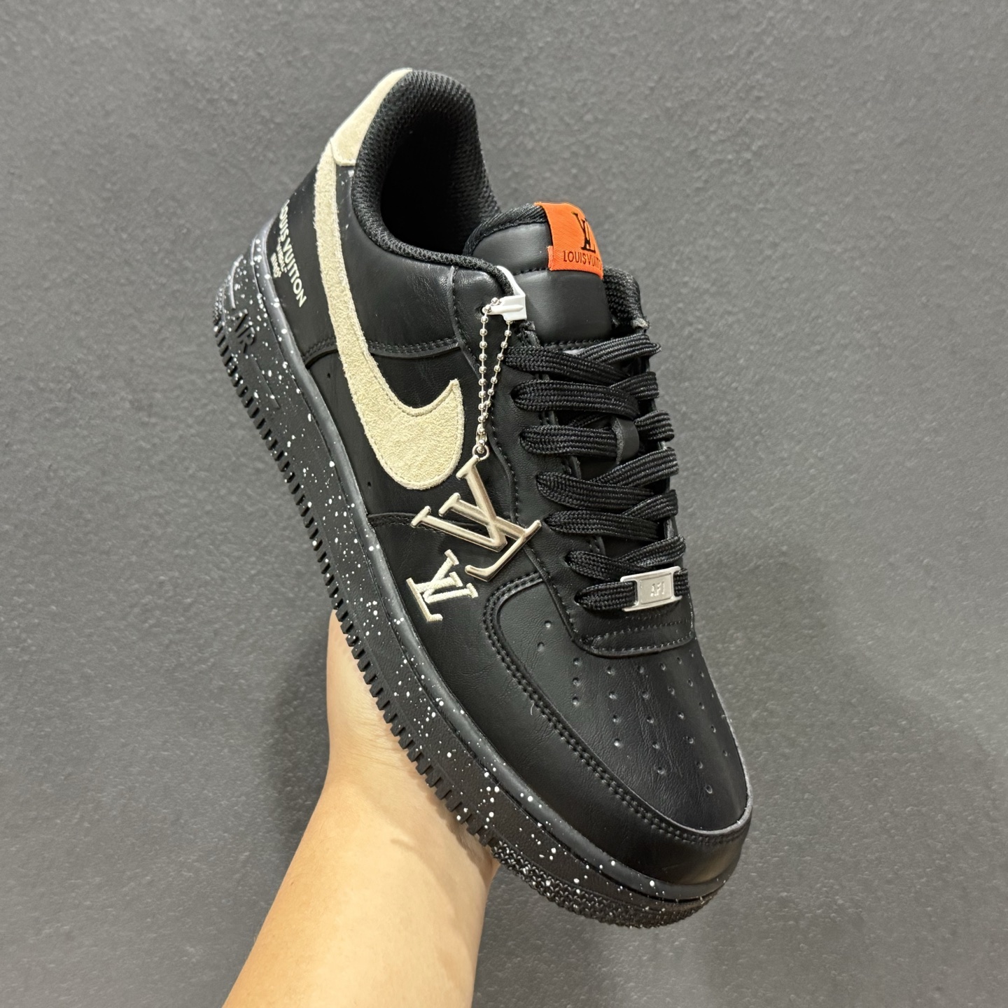 NIke Air Force 1 '07 Low “LV联名--墨黑星点” 空军一号低帮 NH0601-586 NIke Air Force 1 '07 Low “LV联名--墨黑星点” 空军一号低帮 NH0601-586