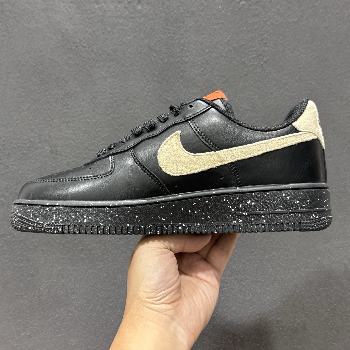 NIke Air Force 1 '07 Low “LV联名--墨黑星点” 空军一号低帮 NH0601-586 NIke Air Force 1 '07 Low “LV联名--墨黑星点” 空军一号低帮 NH0601-586
