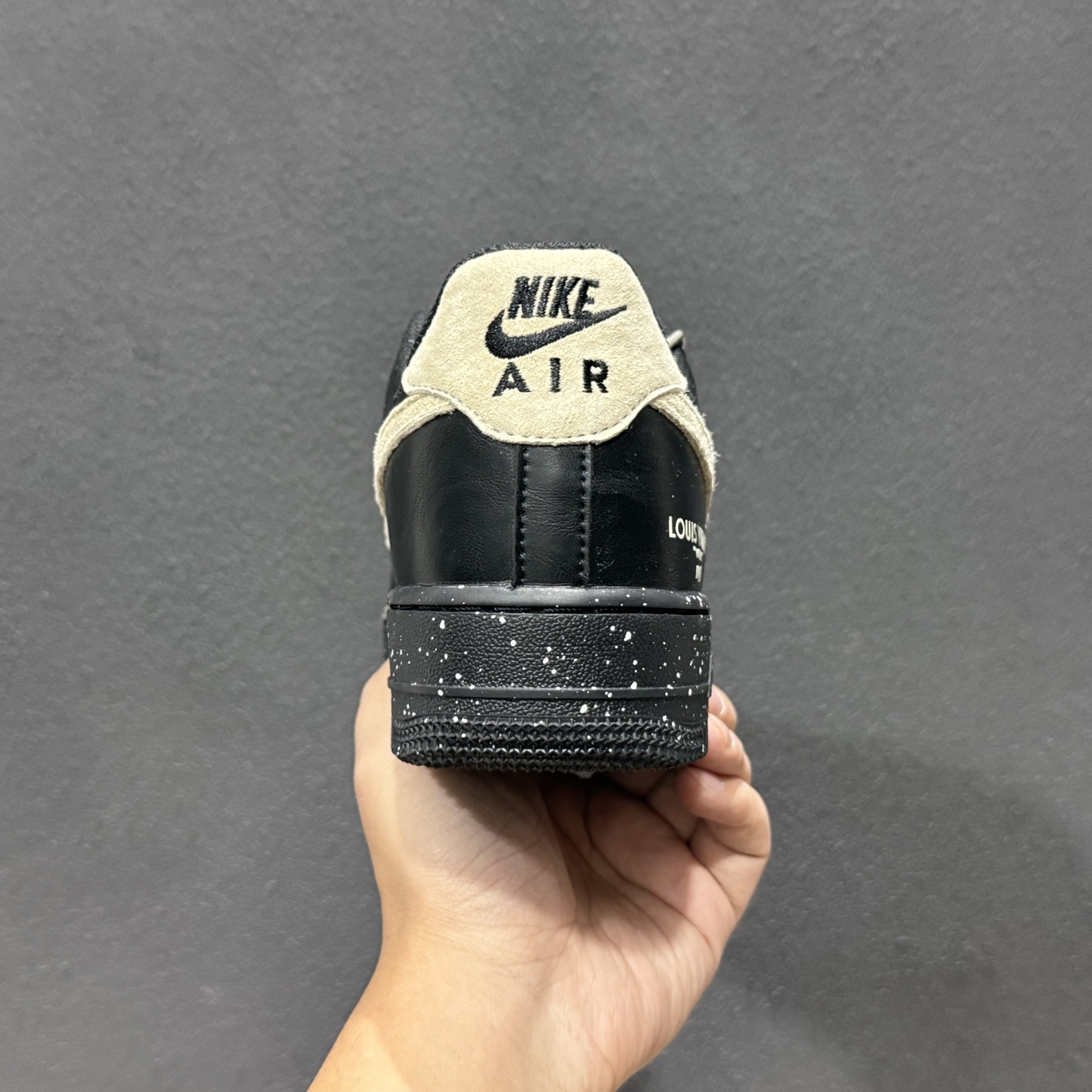 NIke Air Force 1 '07 Low “LV联名--墨黑星点” 空军一号低帮 NH0601-586 NIke Air Force 1 '07 Low “LV联名--墨黑星点” 空军一号低帮 NH0601-586
