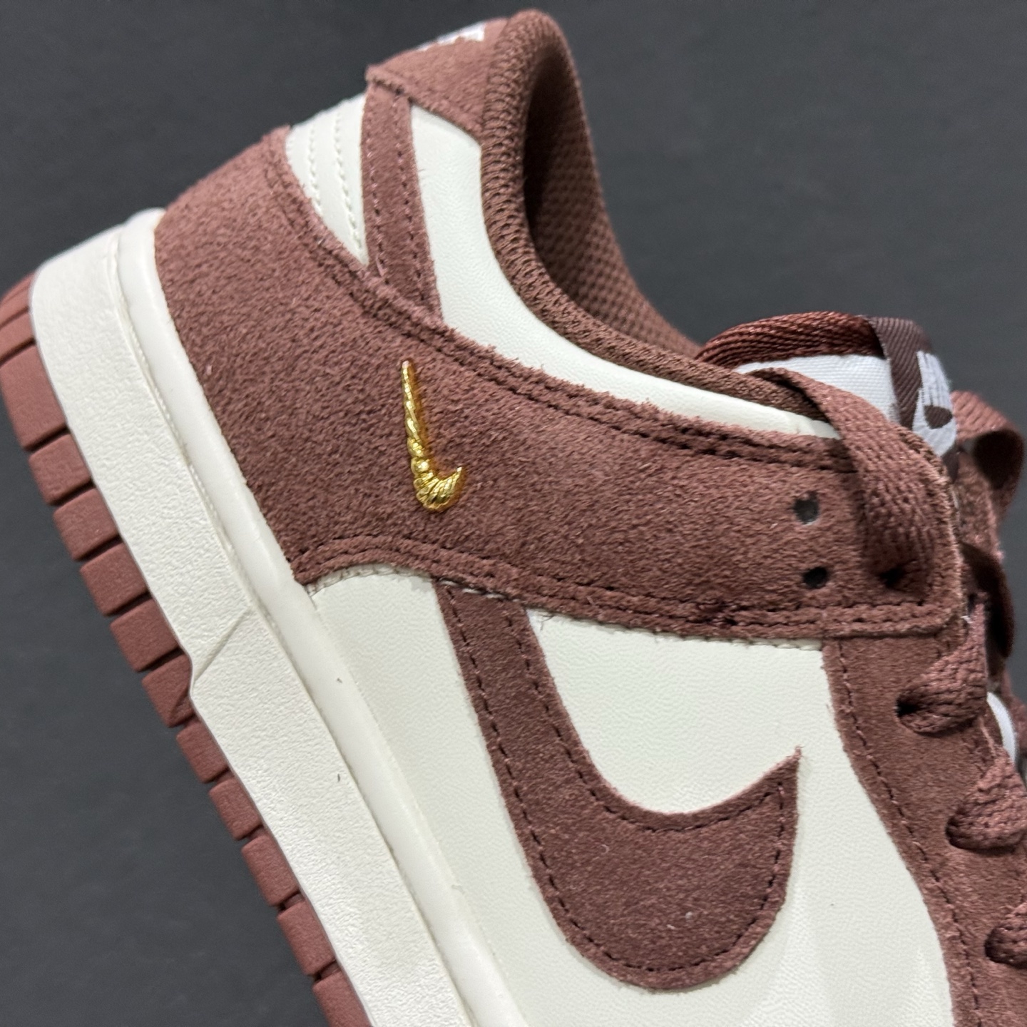 Nike SB Dunk Low 马年 深棕白低 帮休闲板鞋 IB4417-104