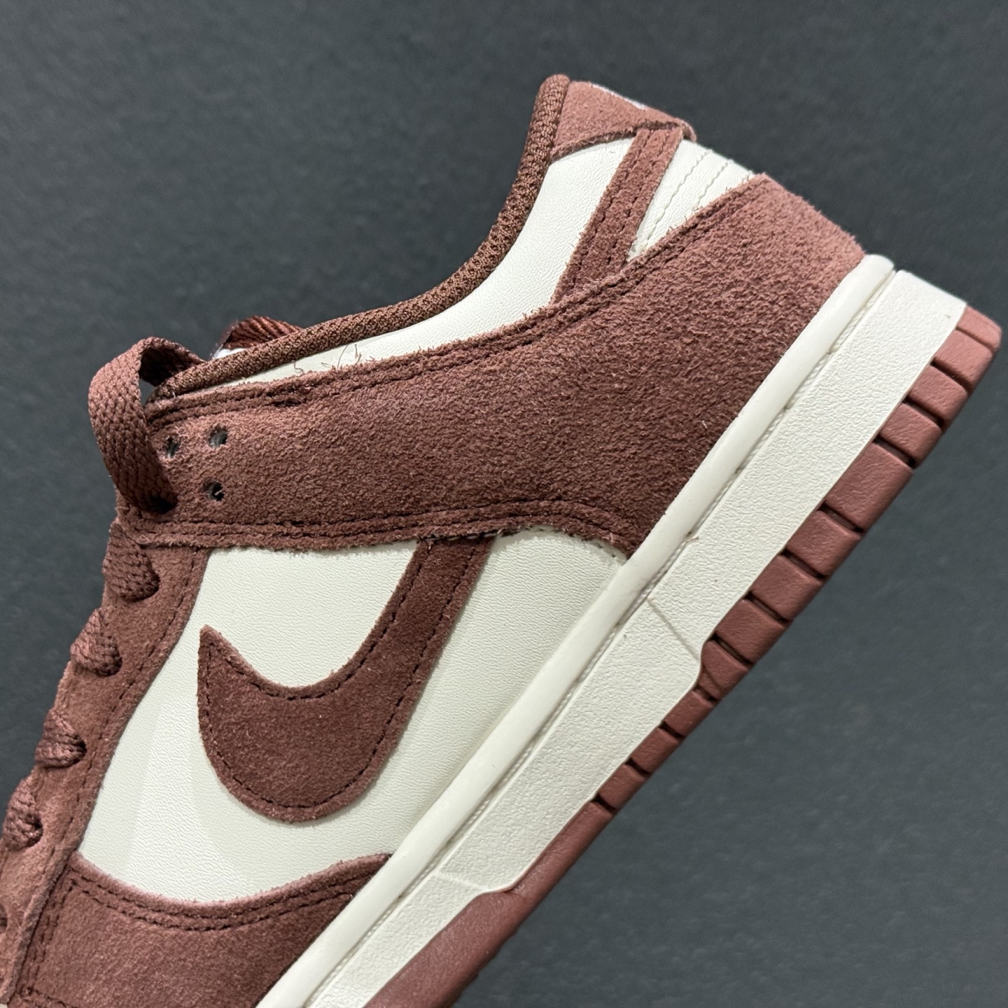 Nike SB Dunk Low 马年 深棕白低 帮休闲板鞋 IB4417-104