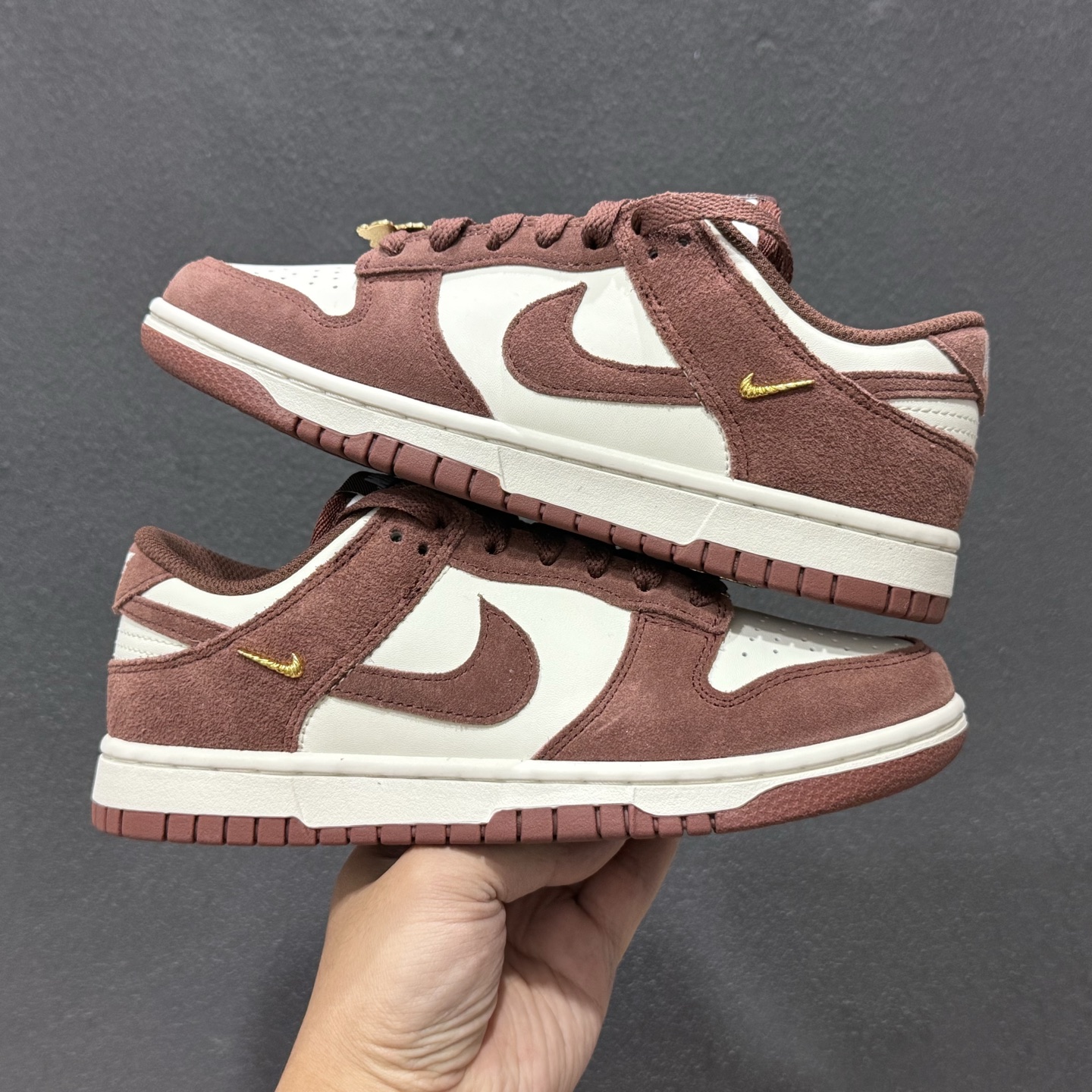 Nike SB Dunk Low 马年 深棕白低 帮休闲板鞋 IB4417-104