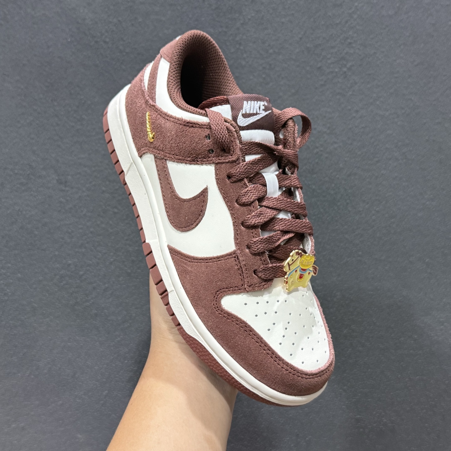 Nike SB Dunk Low 马年 深棕白低 帮休闲板鞋 IB4417-104