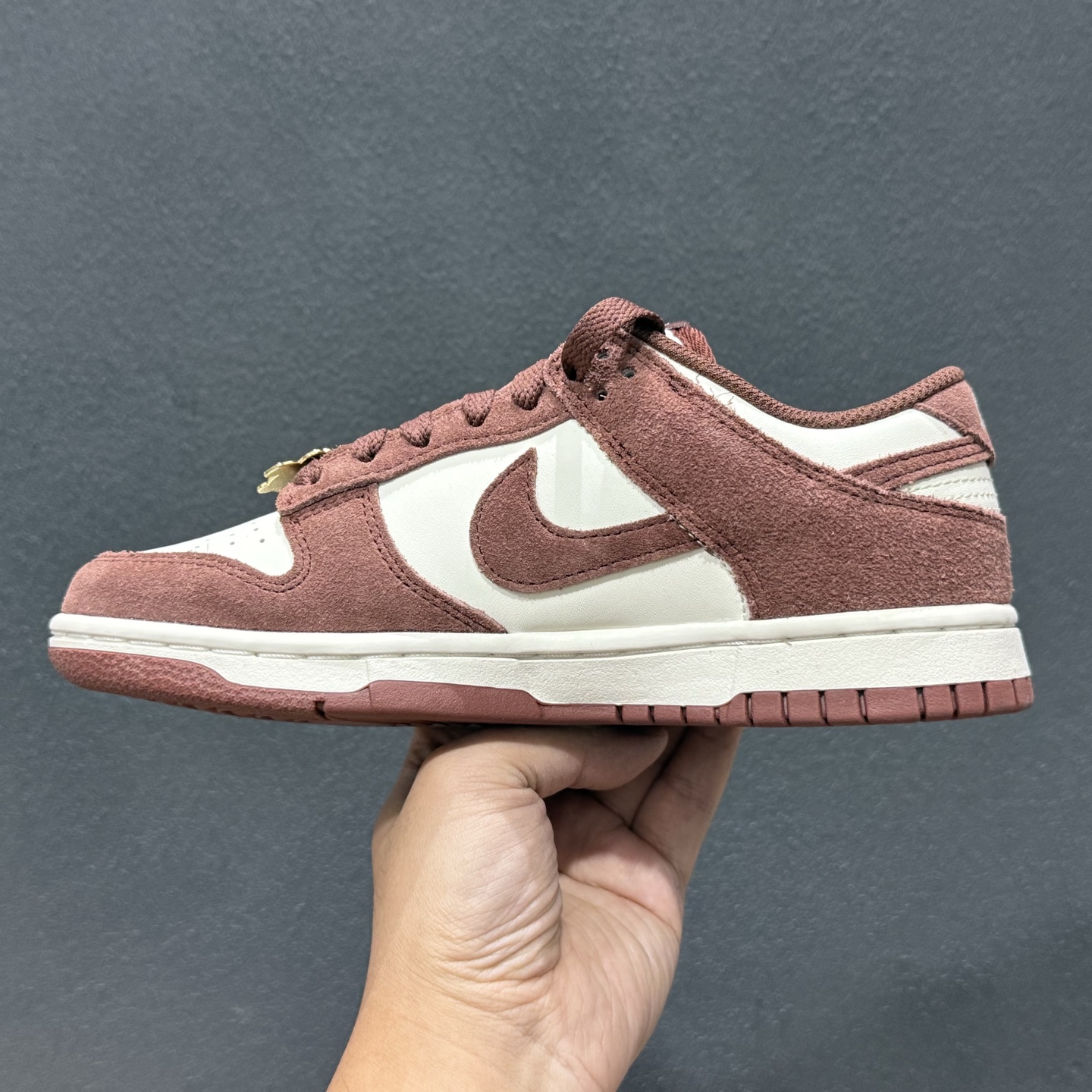 Nike SB Dunk Low 马年 深棕白低 帮休闲板鞋 IB4417-104