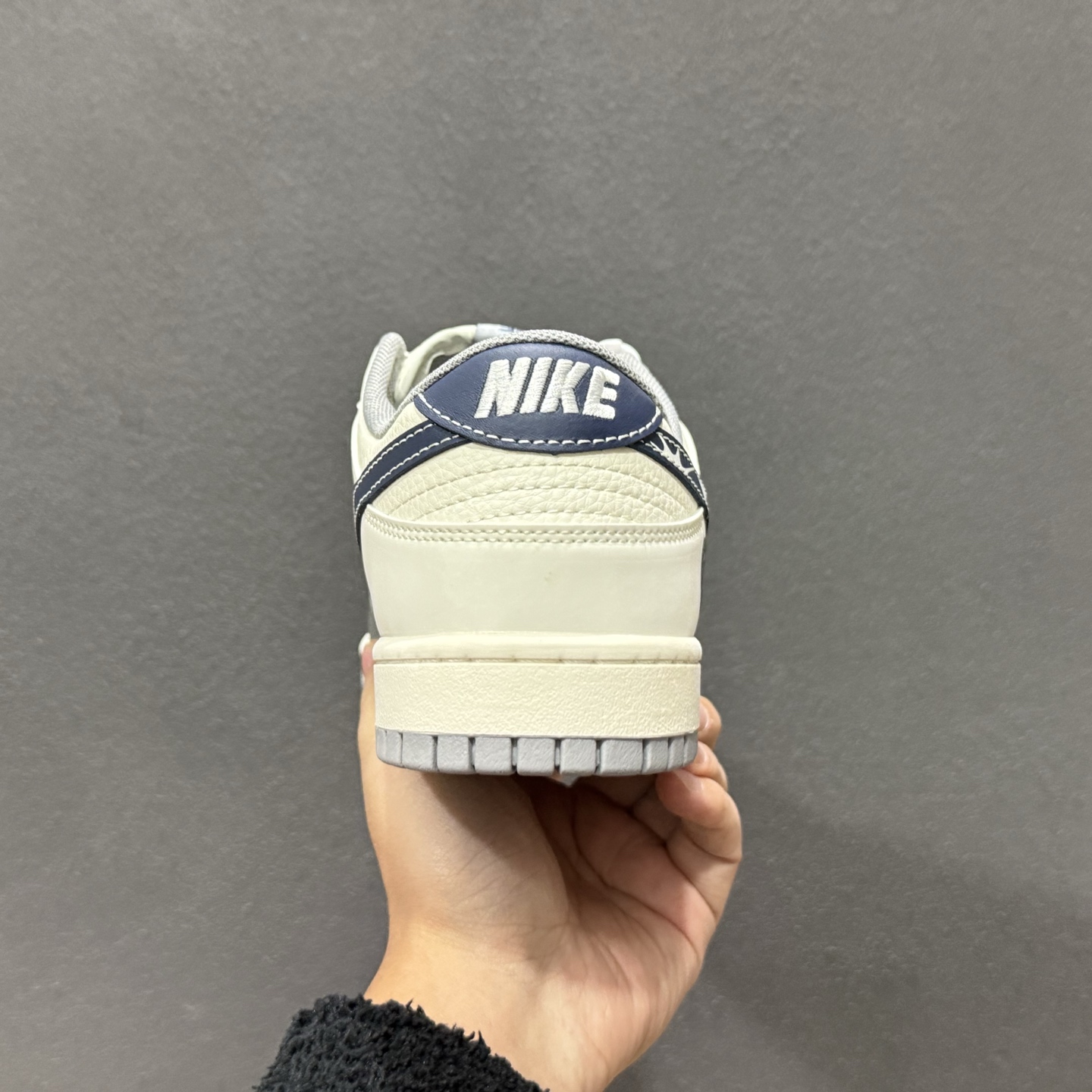 Nike SB Dunk Low“ 猿人头联名—米灰黑” 低帮休闲板鞋 JP1628-036 Nike SB Dunk Low“ 猿人头联名—米灰黑” 低帮休闲板鞋 JP1628-036