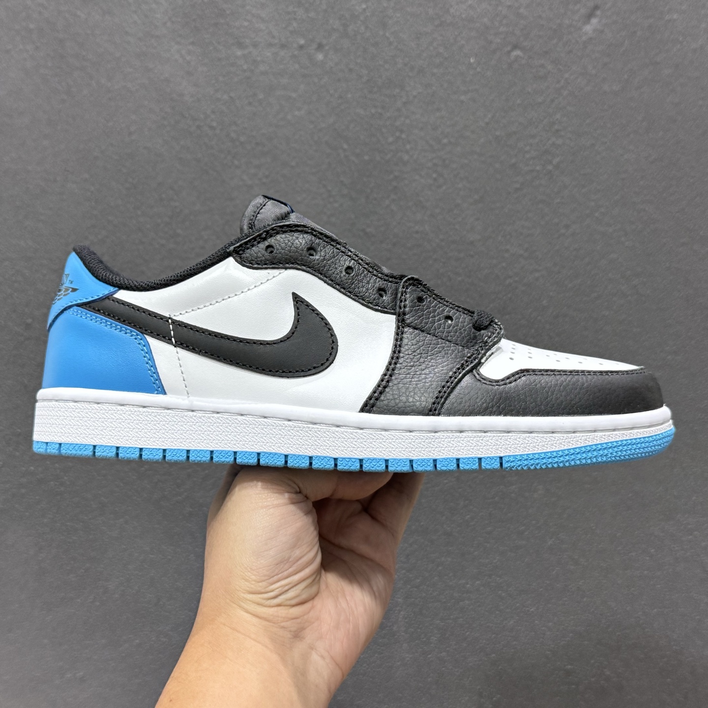 Jordan Air Jordan 1 Low “Obsidian” 耐磨透气 低帮 复古篮球鞋 男款 黑白蓝 CZ0790-400