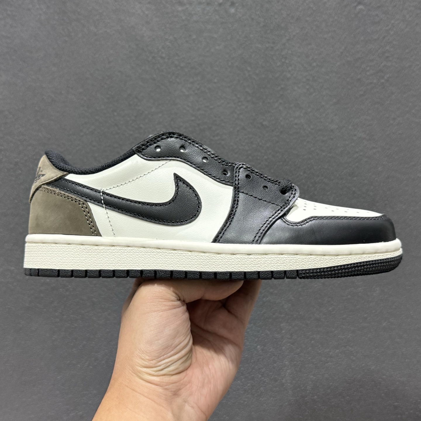 Jordan Air Jordan 1 Low “Obsidian” 耐磨透气 低帮 复古篮球鞋 男款 黑白蓝 CZ0790-102