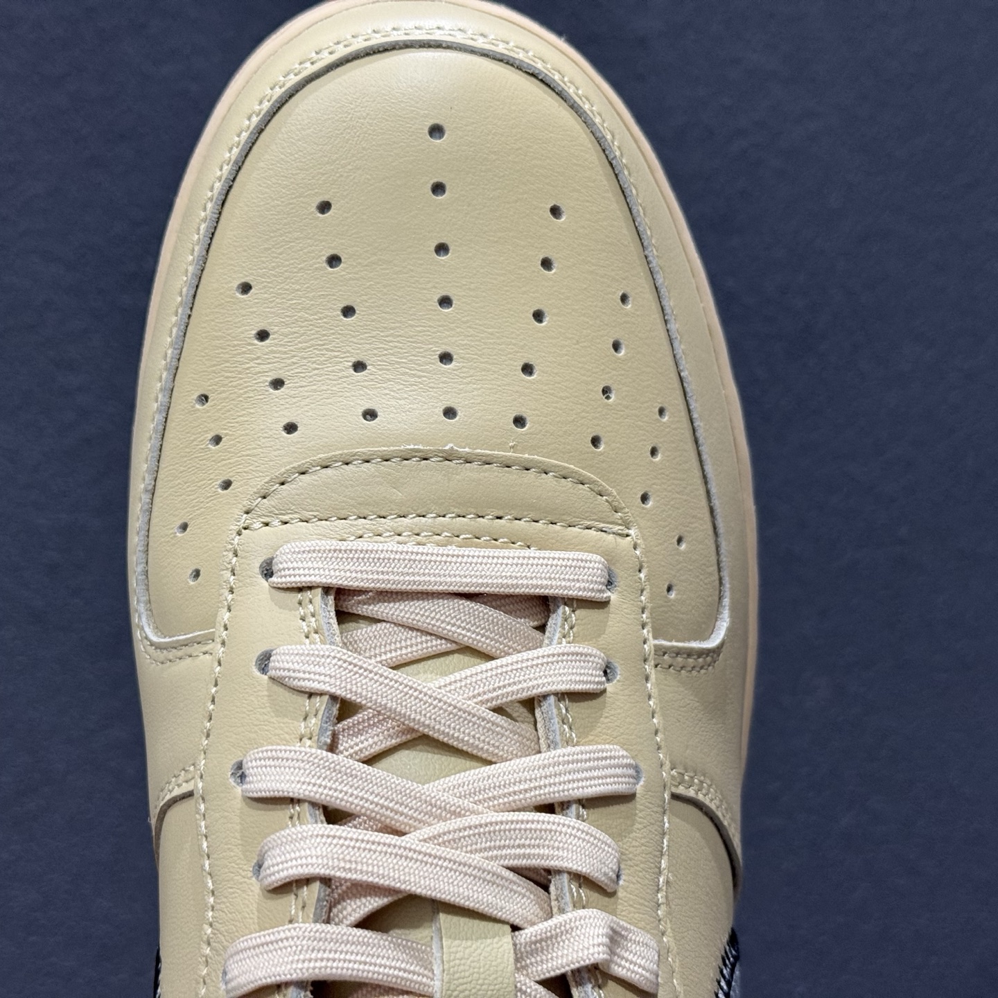 OFF-WHITExNikeAir Force1金色金色艺术馆S2纯原生产线