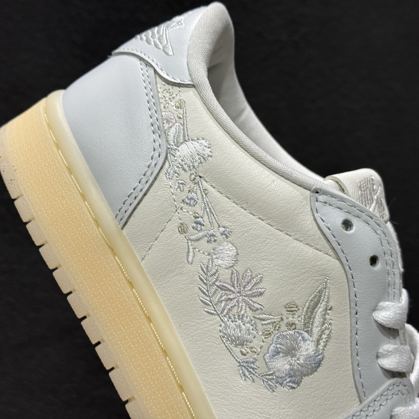 300 Air Jordan 1 AJ1乔1低帮休闲板鞋 IF4391-100