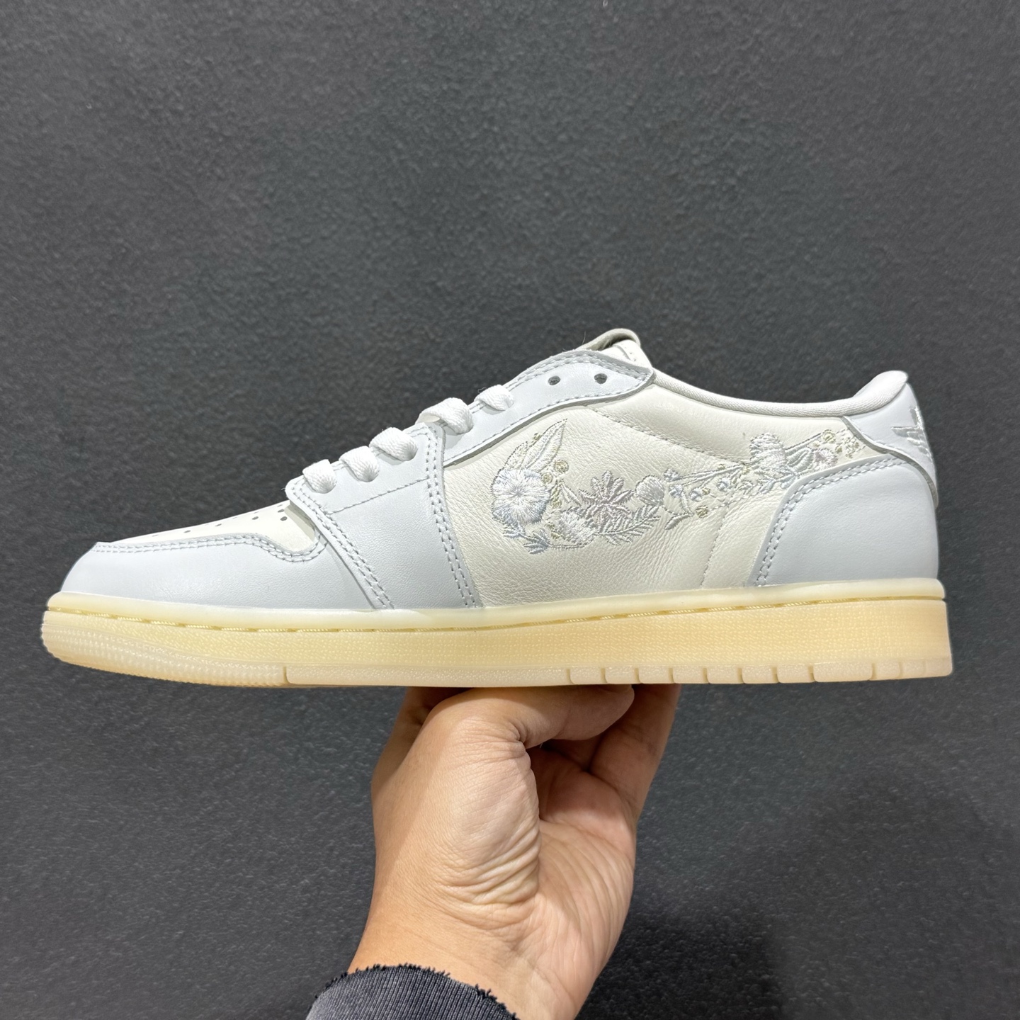 300 Air Jordan 1 AJ1乔1低帮休闲板鞋 IF4391-100